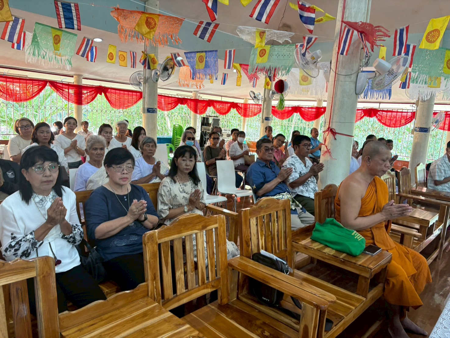 ภาพร่วมพิธีกรรมวัดราษฎร์บำรุง