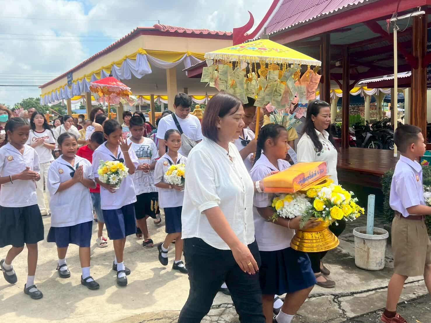 ภาพร่วมขบวนกฐินวัดสิงห์สุทธาวาส