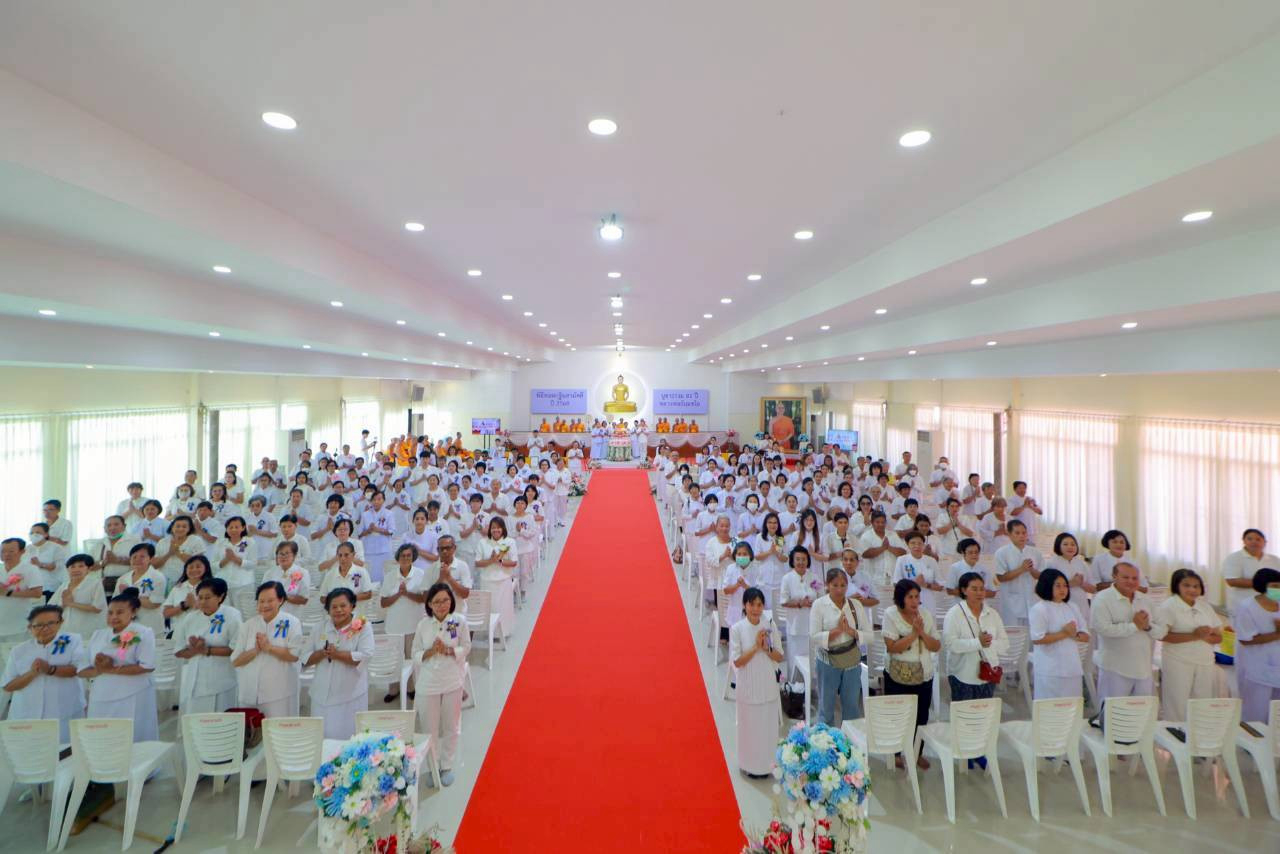 ภาพร่วมพิธีกรรมศูนย์อบรมธรรมอุทยานบ้านแป้ง