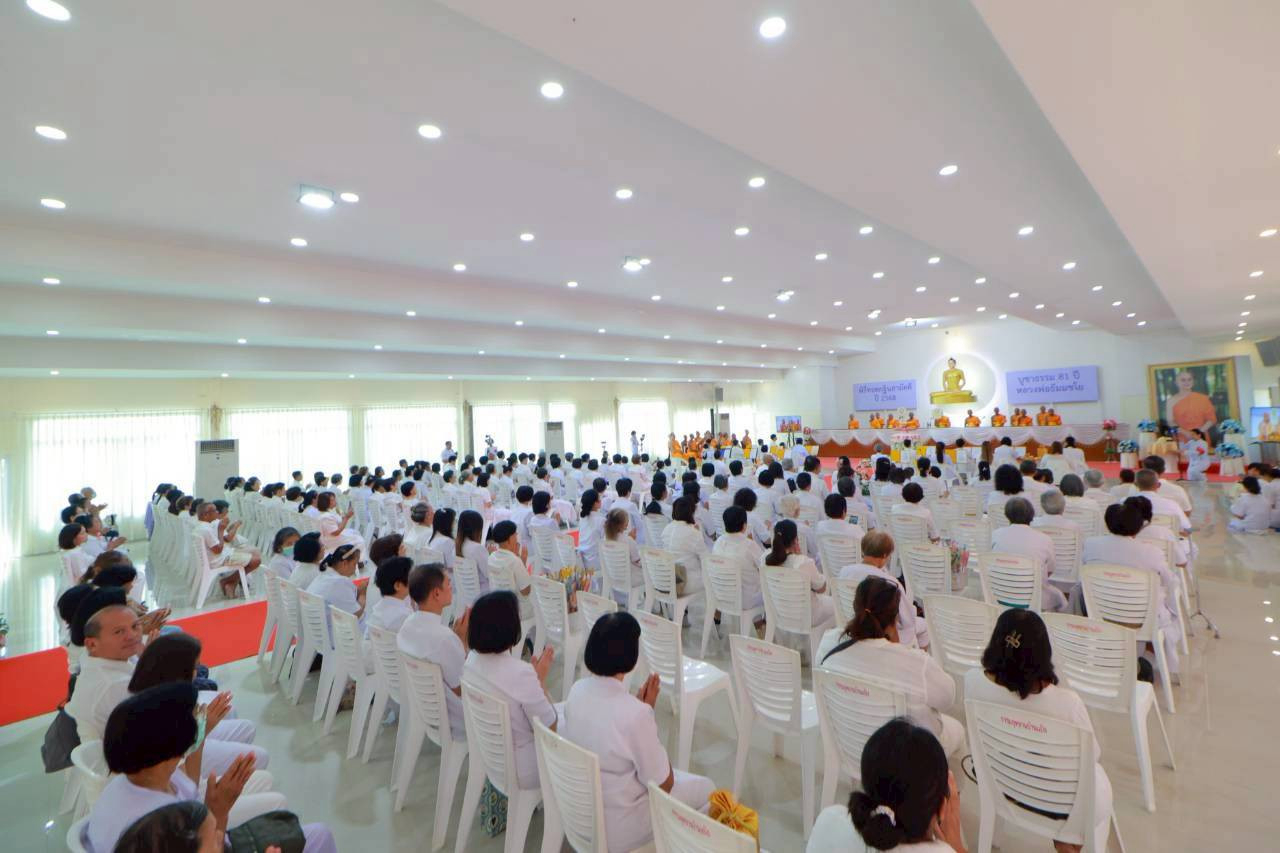 ภาพร่วมพิธีกรรมศูนย์อบรมธรรมอุทยานบ้านแป้ง