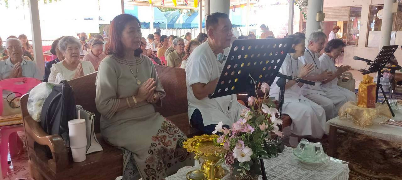 ภาพร่วมพิธีกรรมวัดมงกุฏแก้ว