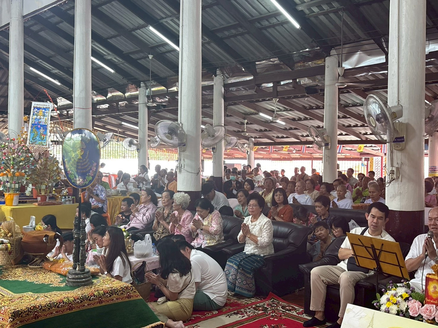 ภาพร่วมพิธีกรรมวัดดาวเรือง