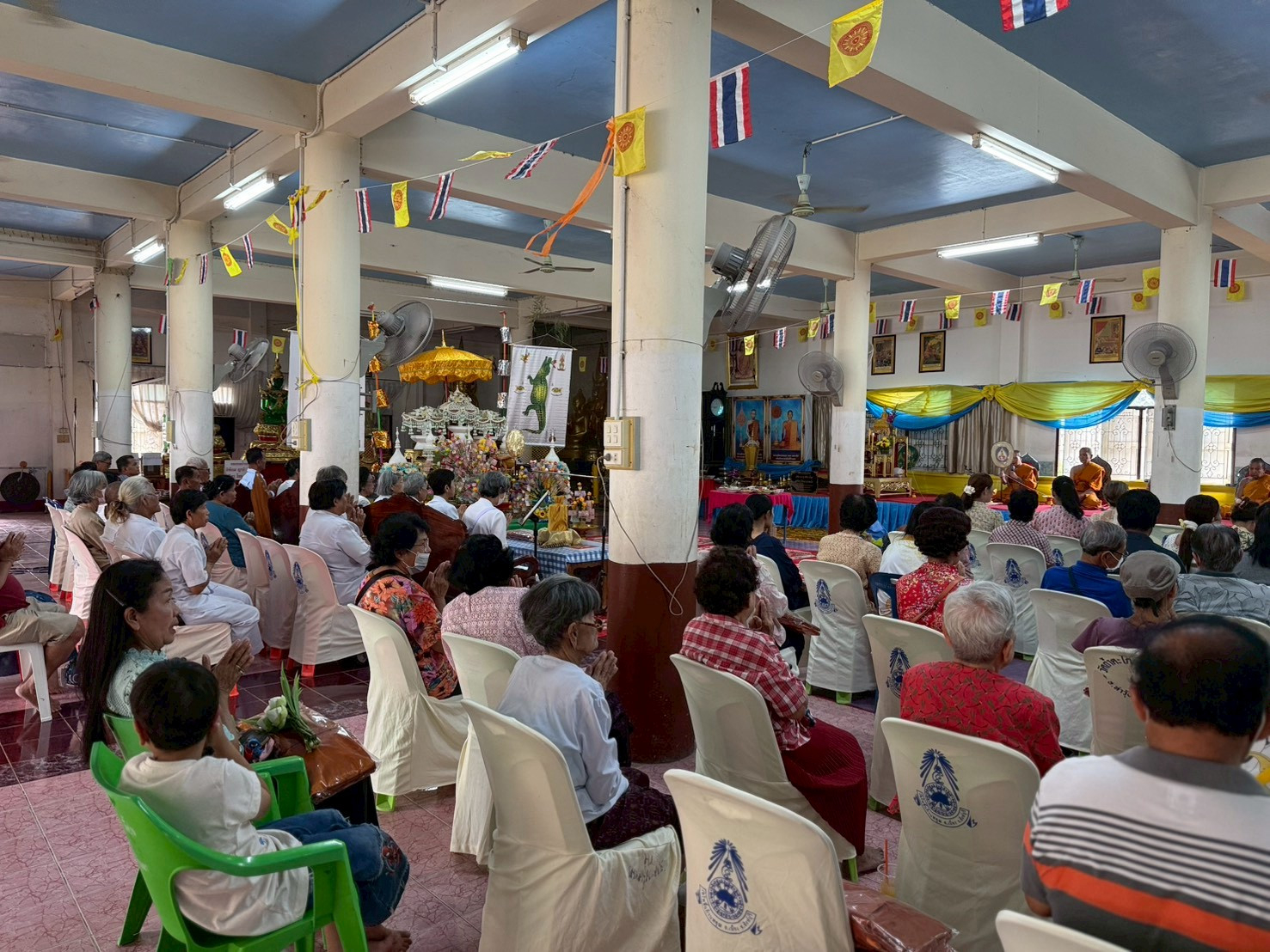 ภาพร่วมพิธีกรรมวัดโพธิ์ข้าวผอก