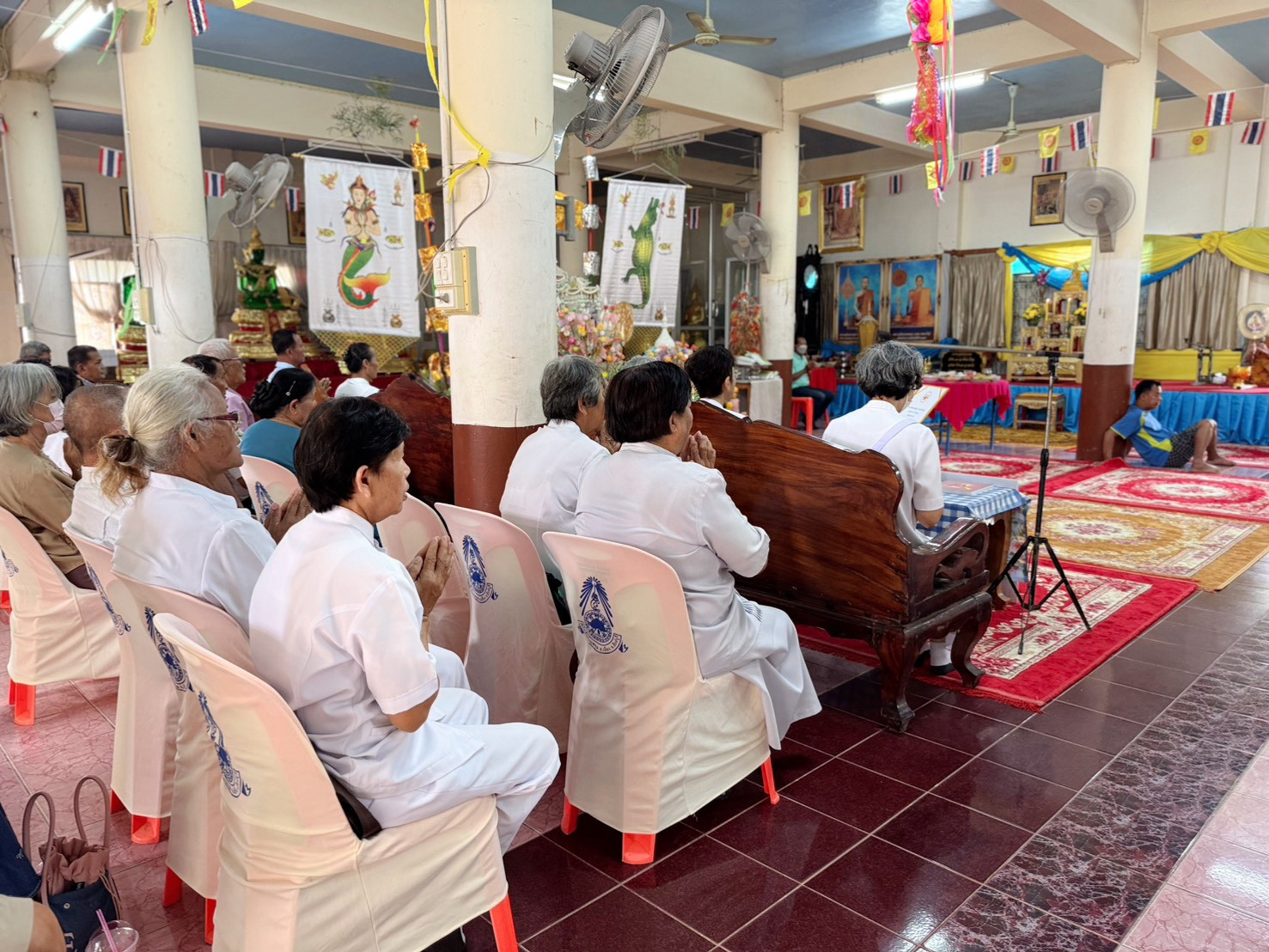 ภาพร่วมพิธีกรรมวัดโพธิ์ข้าวผอก