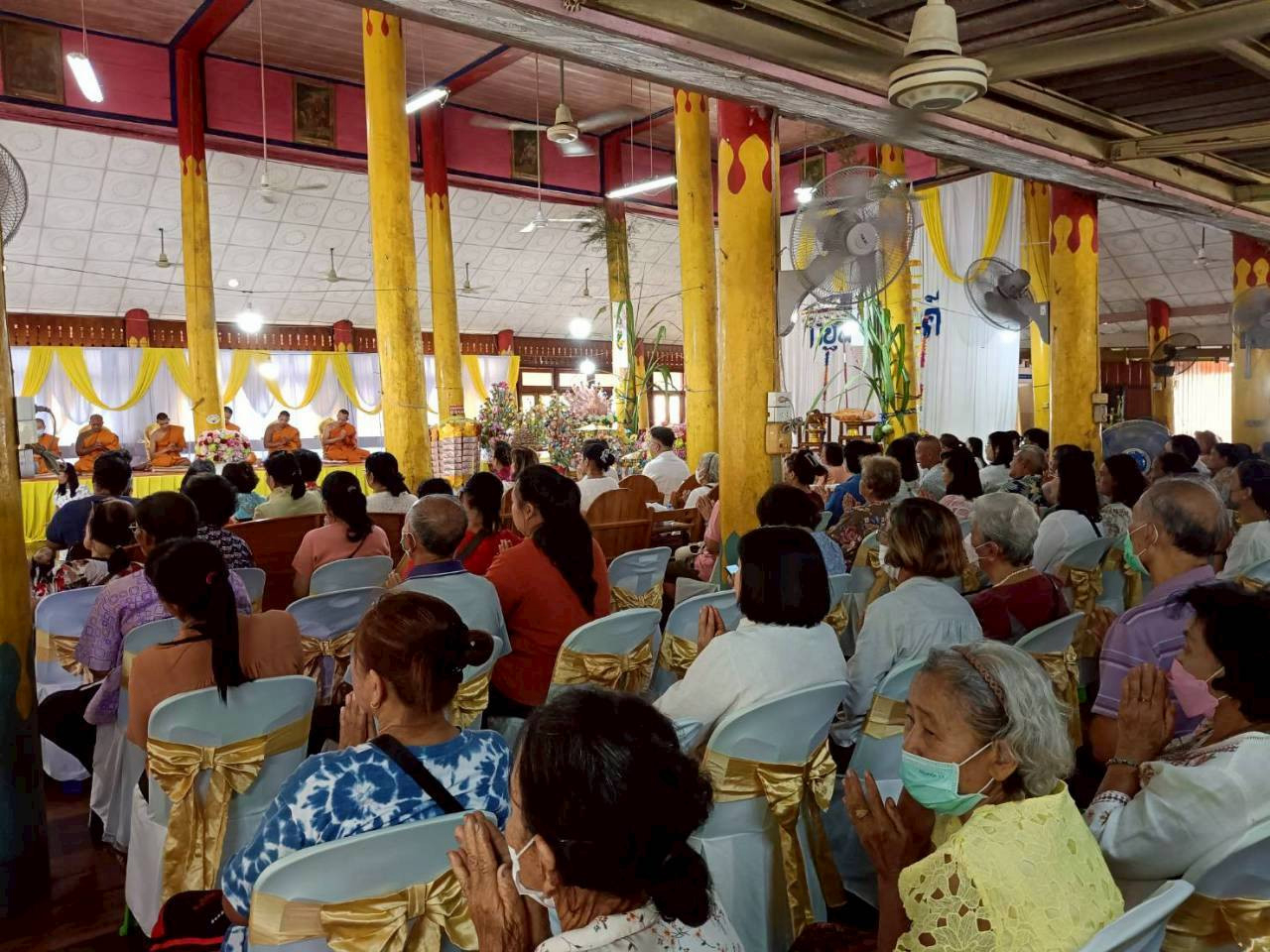 ภาพร่วมพิธีกรรมวัดเสาธงทอง