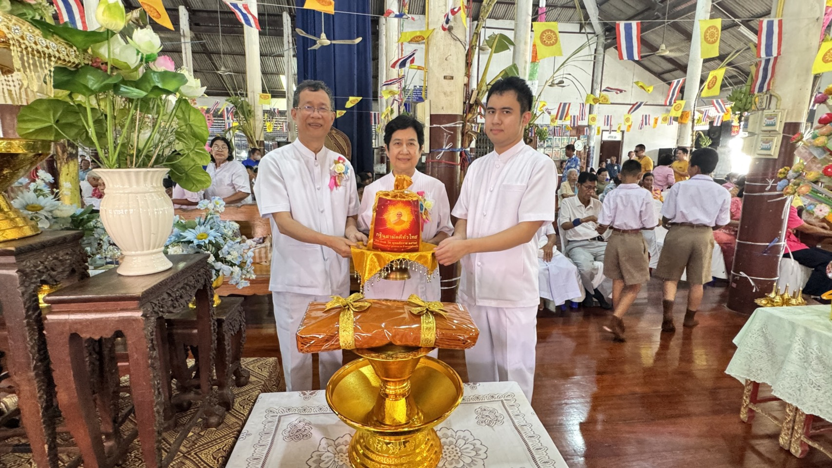 ภาพร่วมพิธีกรรมวัดสามขาว
