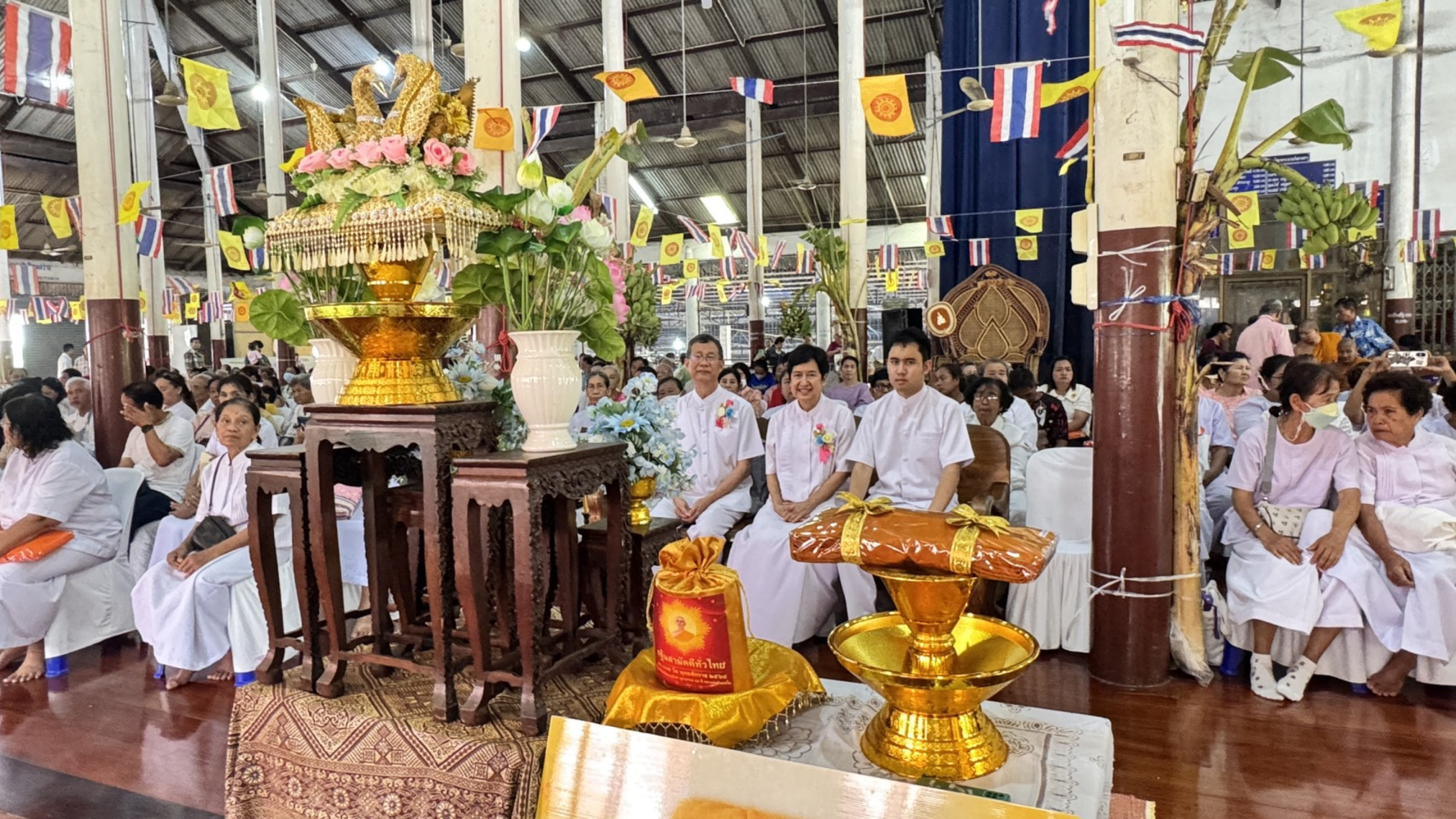 ภาพร่วมพิธีกรรมวัดสามขาว
