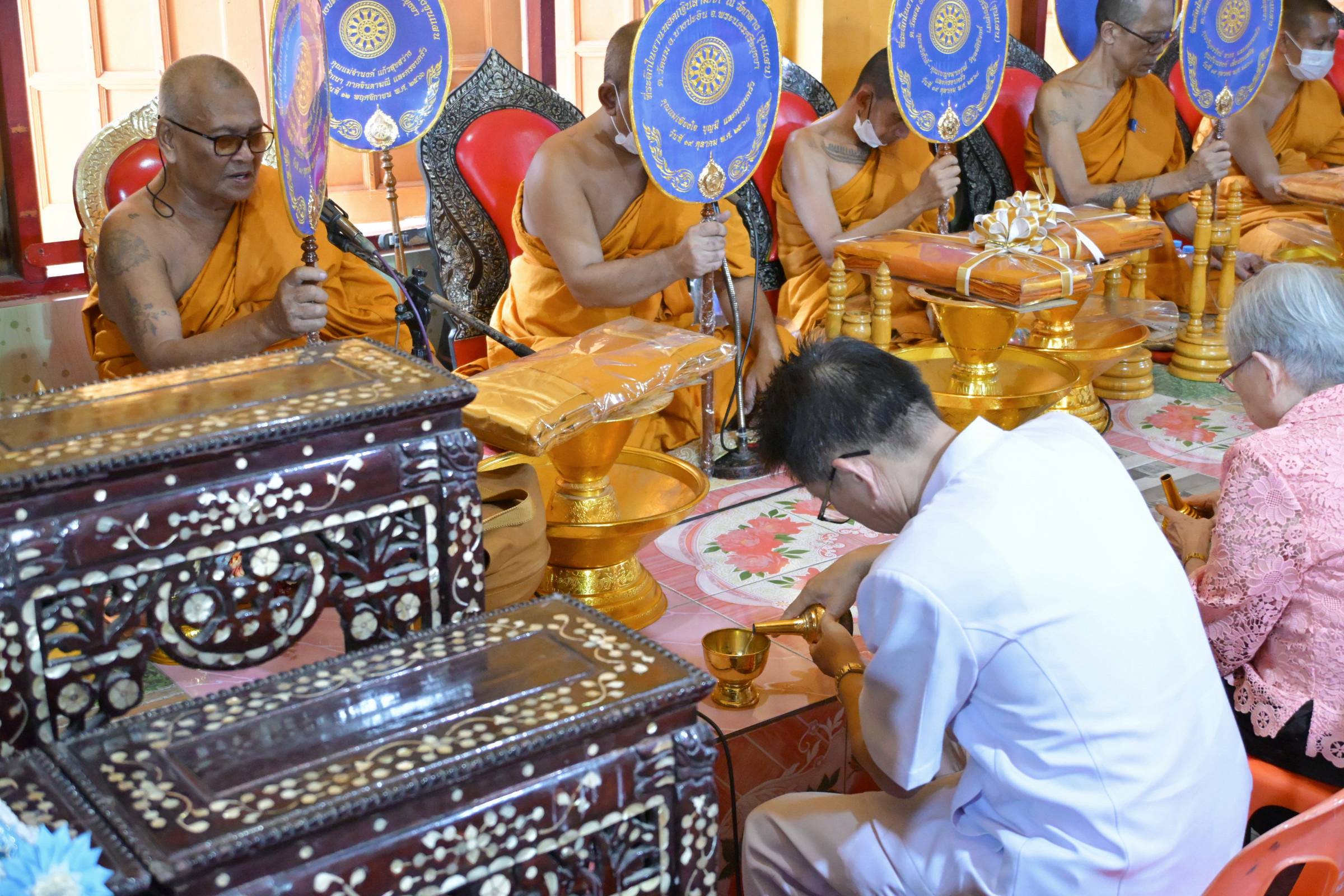 ภาพร่วมพิธีกรรมวัดกลาง