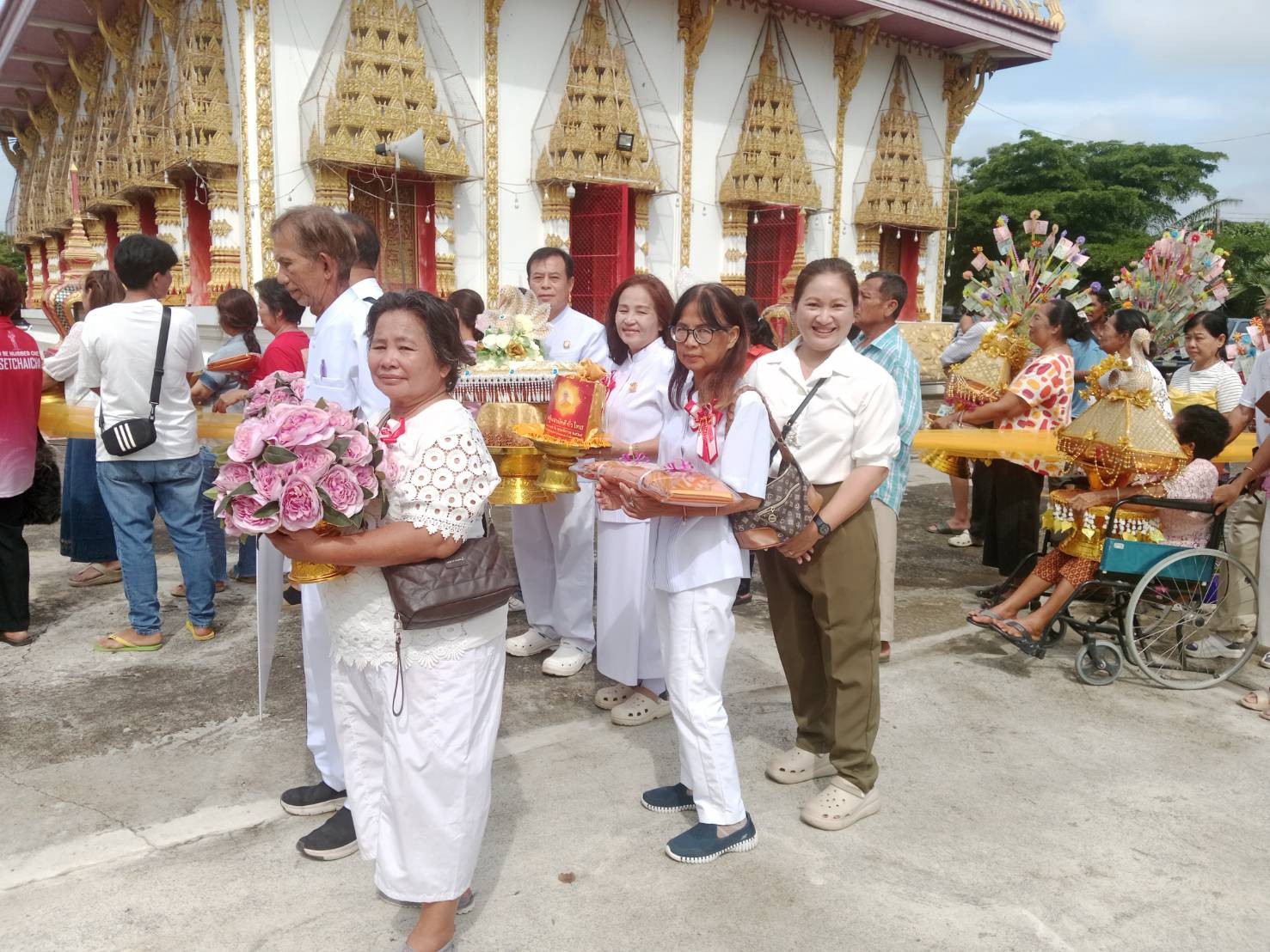 ภาพร่วมพิธีกรรมวัดทองเลื่อน