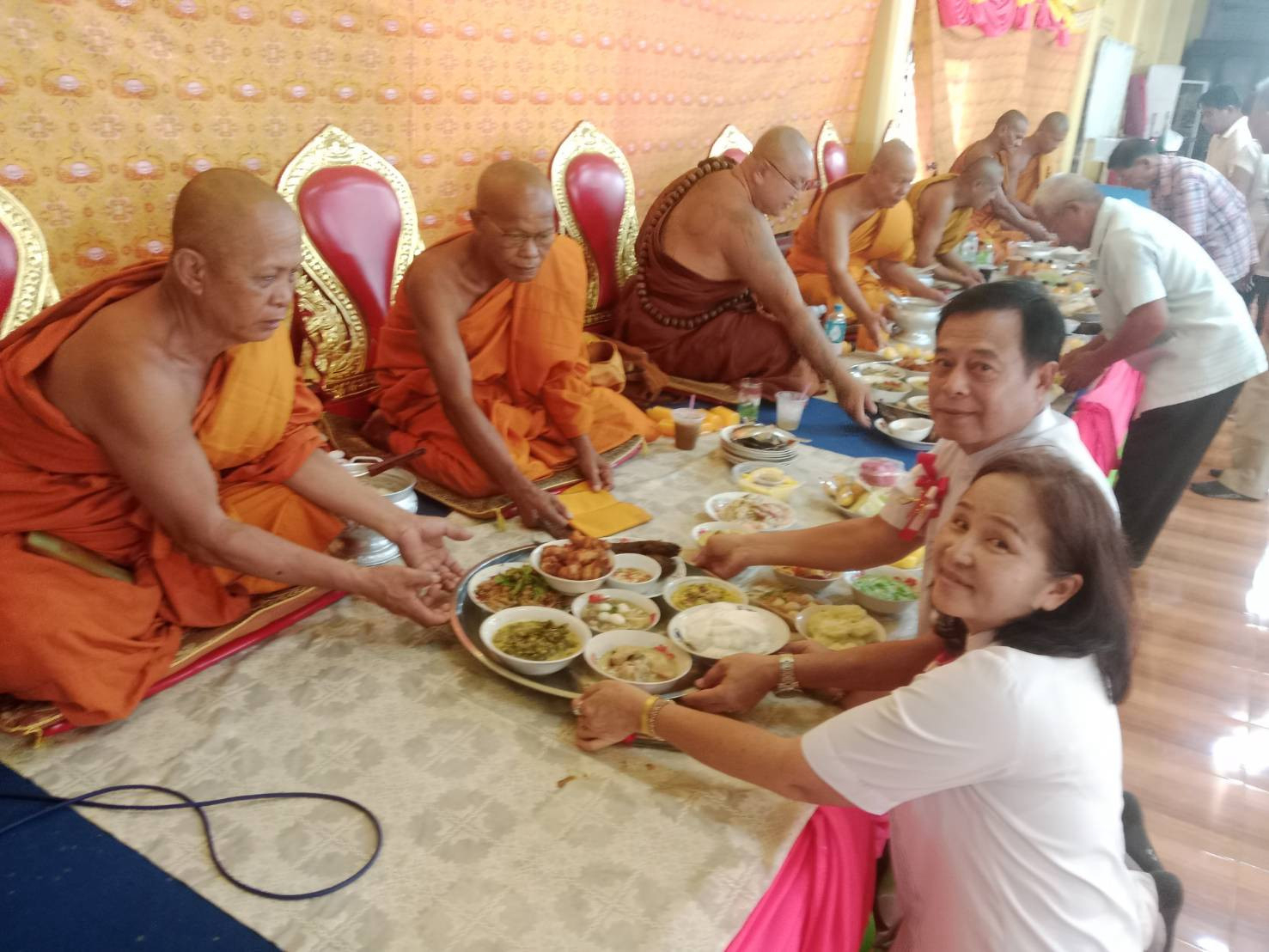 ภาพร่วมพิธีกรรมวัดทองเลื่อน