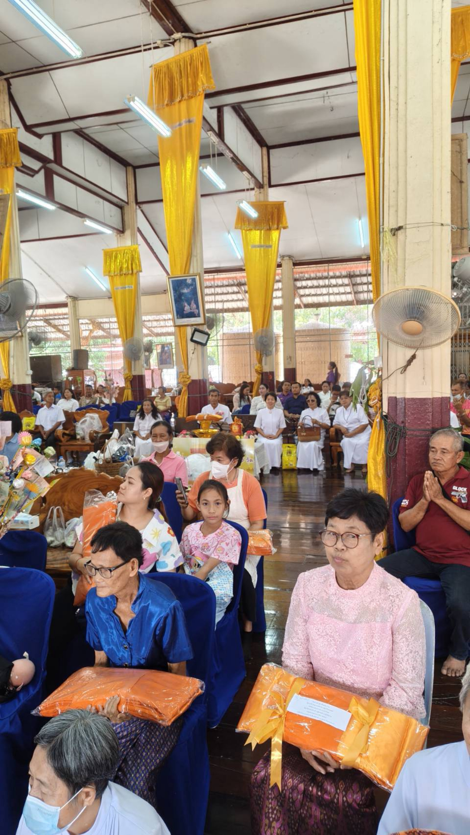 ภาพร่วมพิธีกรรมวัดสามประชุม