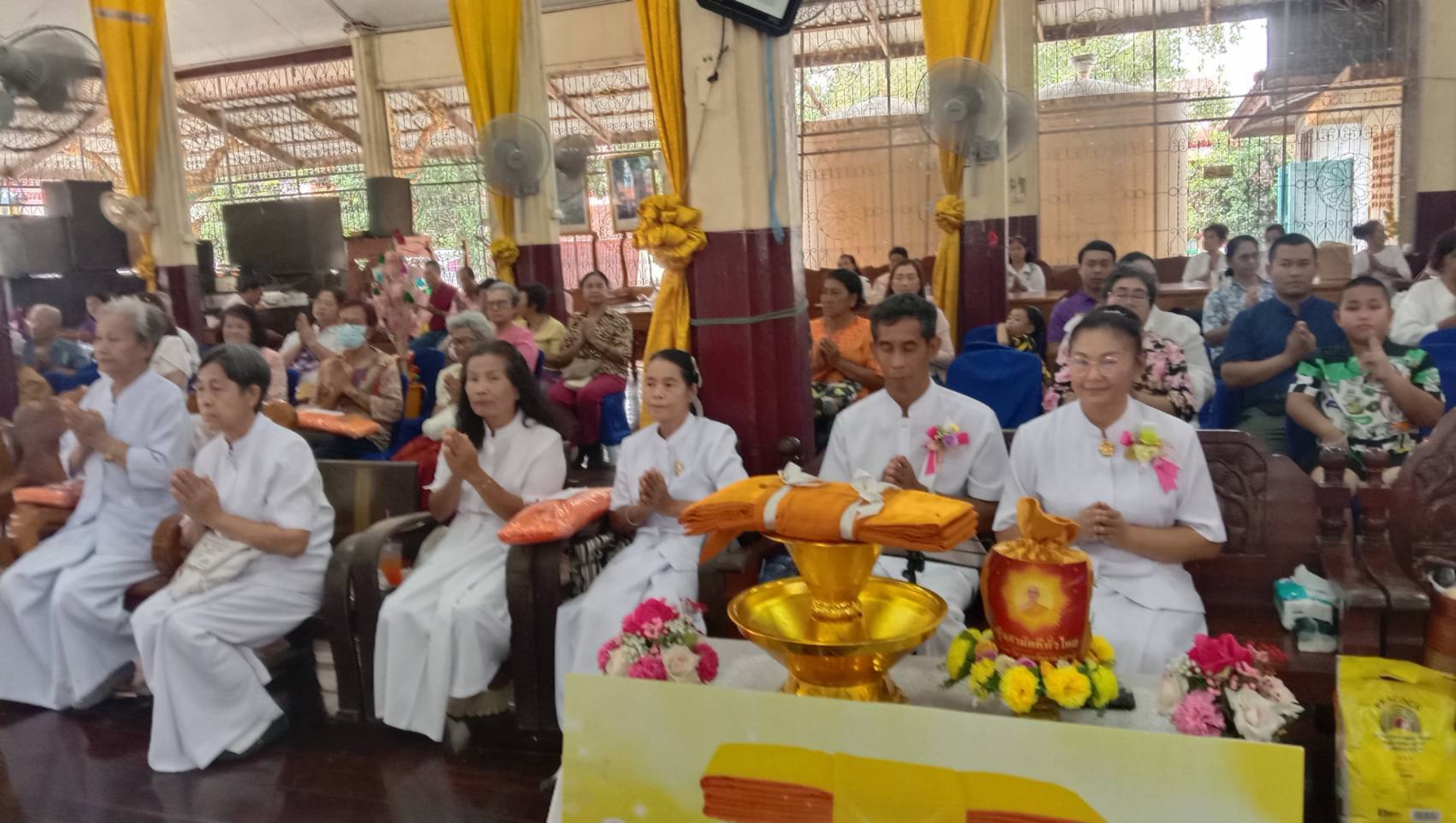 ภาพร่วมพิธีกรรมวัดสามประชุม