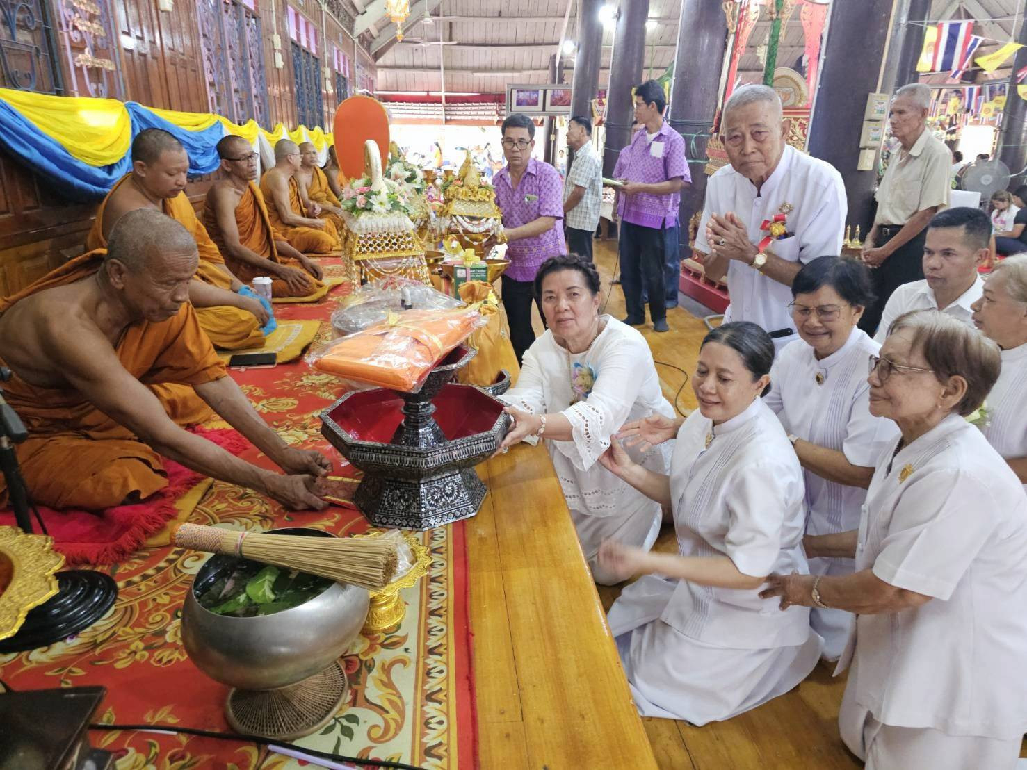 ภาพร่วมพิธีกรรมวัดพายทอง