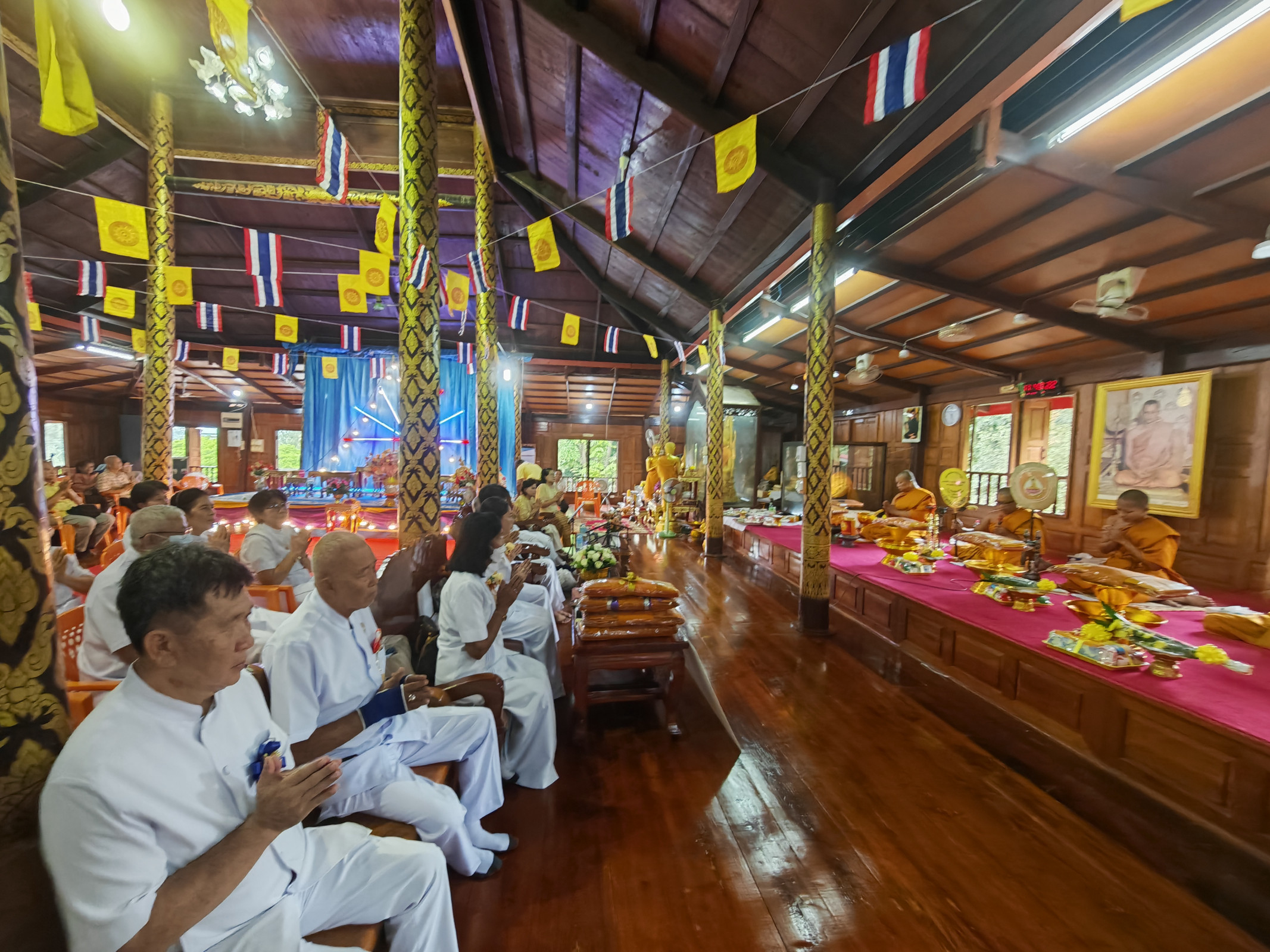 ภาพร่วมพิธีกรรมวัดโพธิ์สระโสภณ