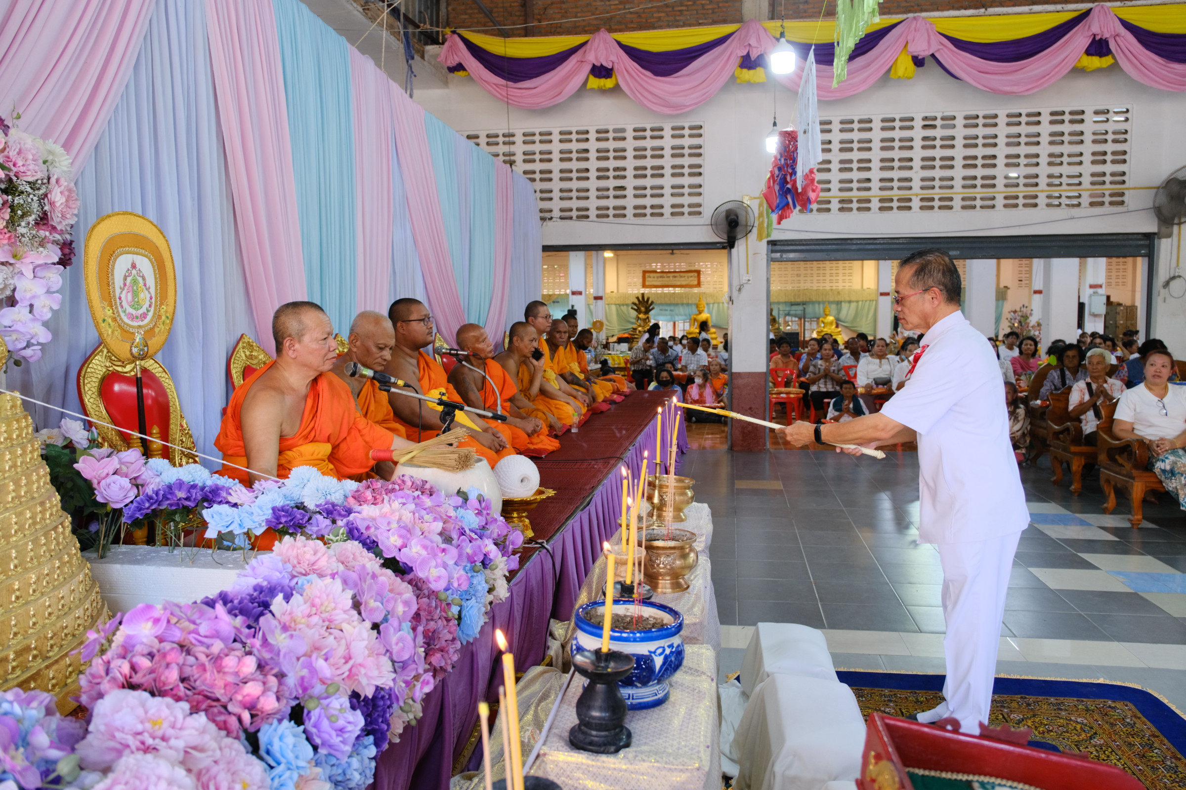 ภาพร่วมพิธีกรรมวัดแก้วกระจ่าง