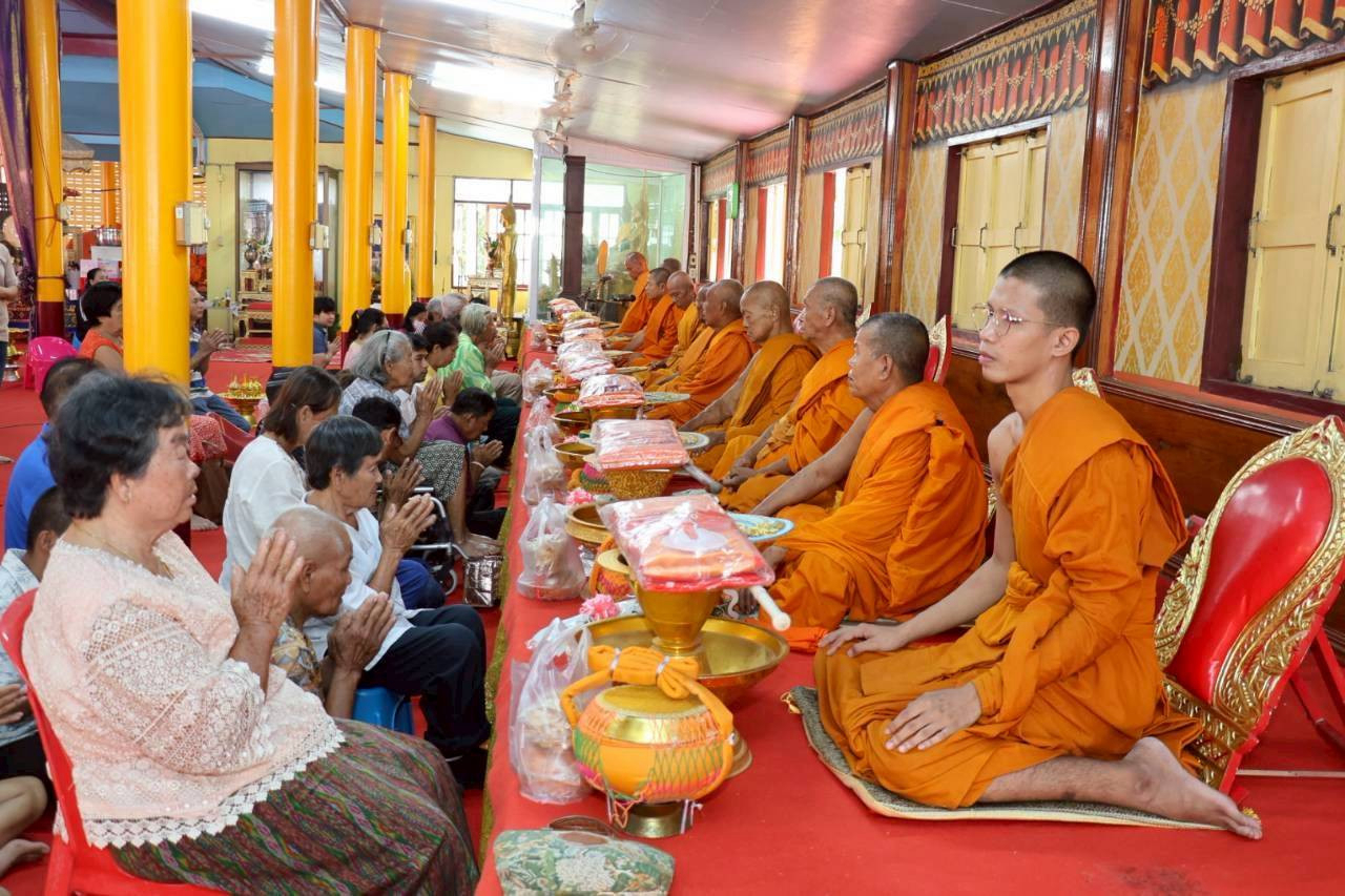 ภาพร่วมพิธีกรรมวัดน้ำอาบ