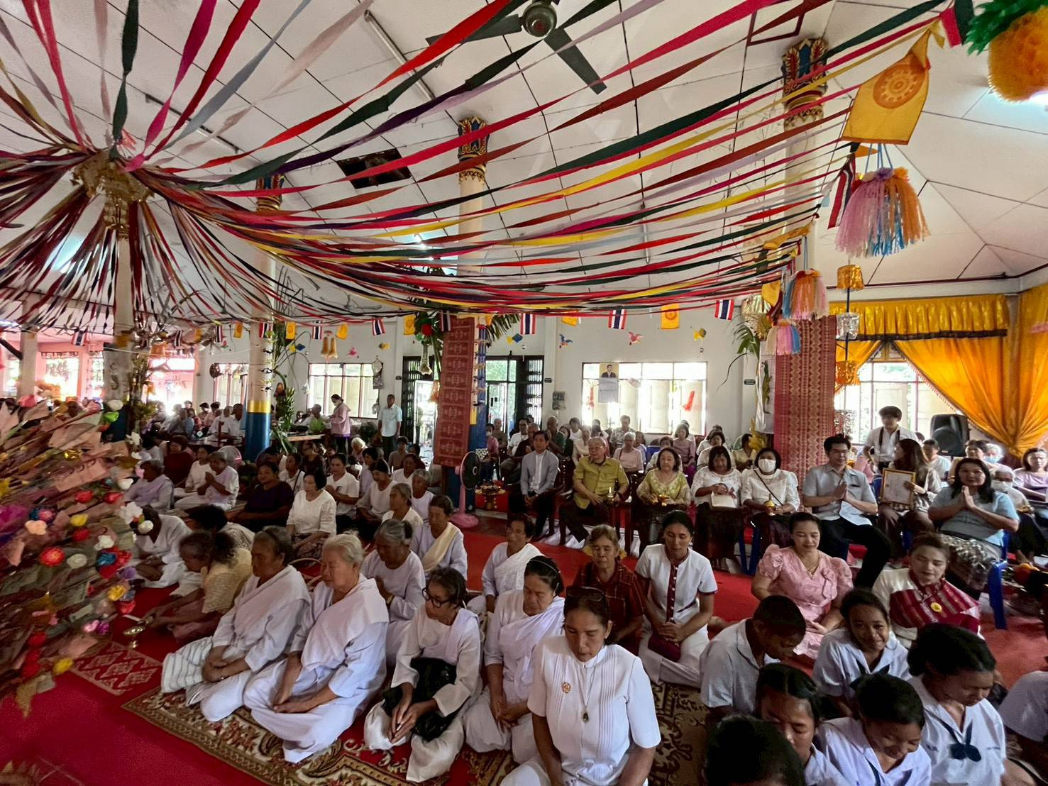 ภาพร่วมพิธีกรรมวัดอุดมมงคล