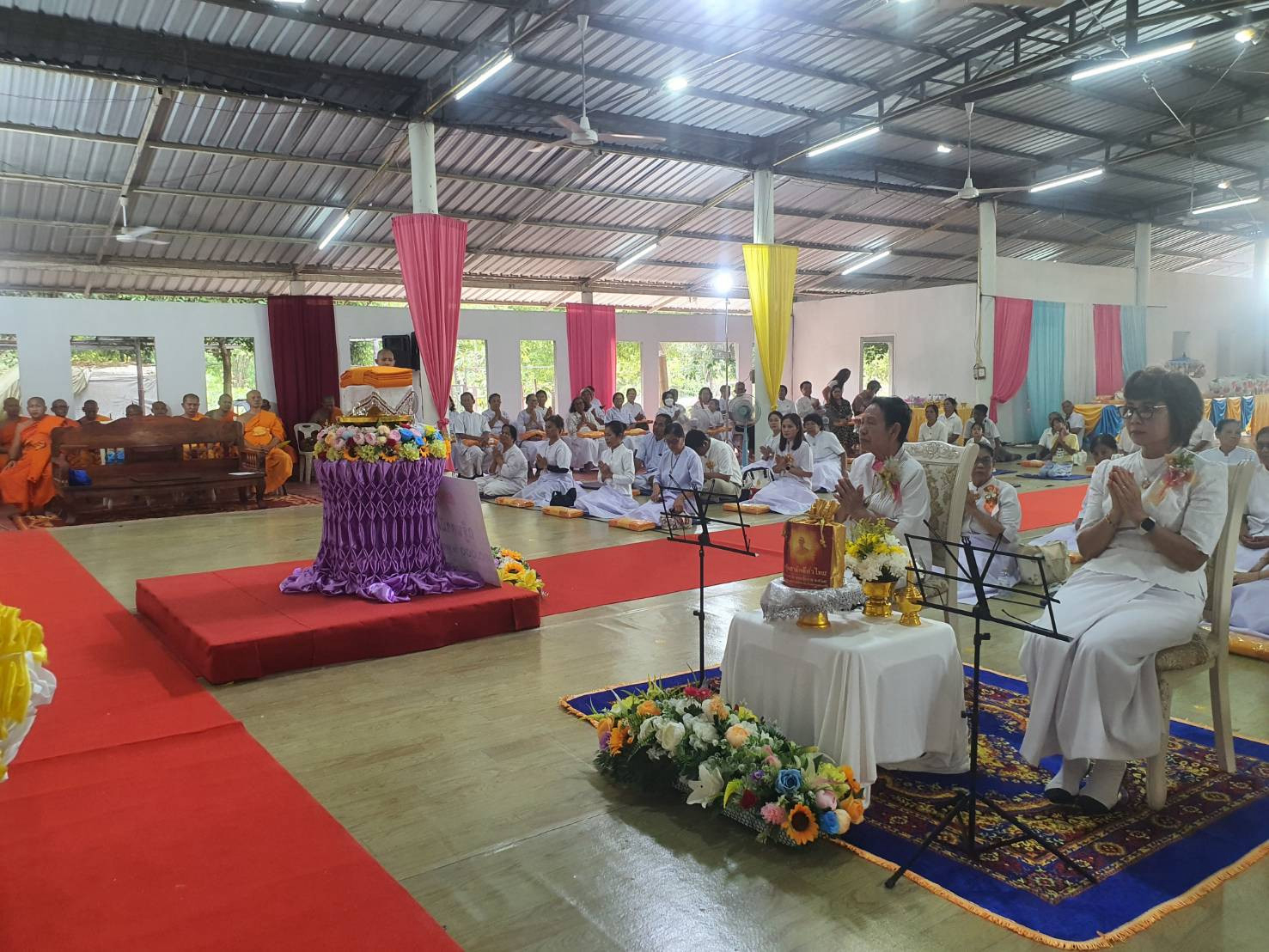 ภาพร่วมพิธีกรรมศูนย์ปฏิบัติธรรมวังโป่ง