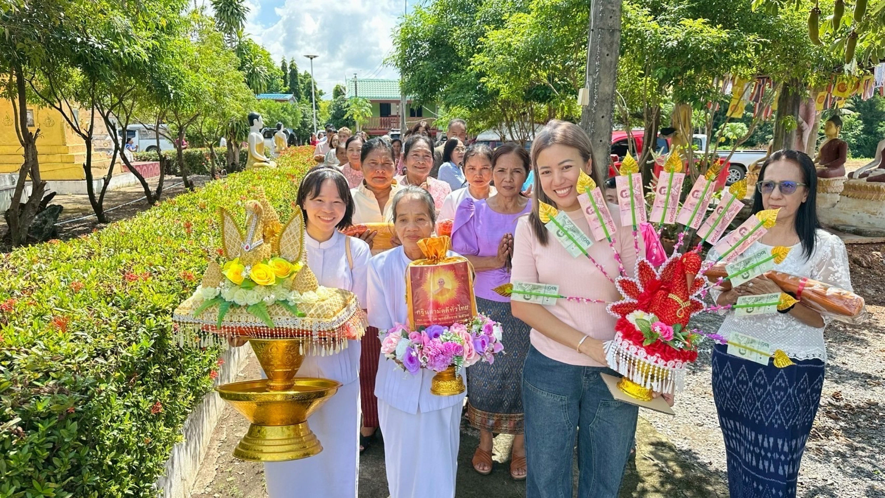 ภาพร่วมขบวนกฐินวัดซับไพรวัลย์