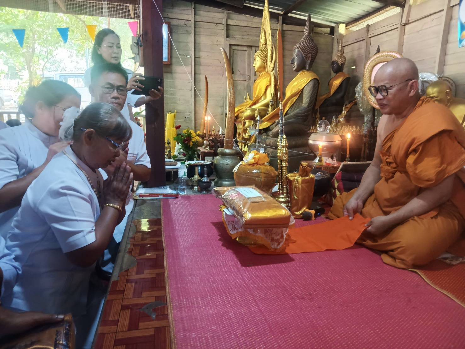 ภาพร่วมพิธีกรรมวัดซับลิ้นทอง