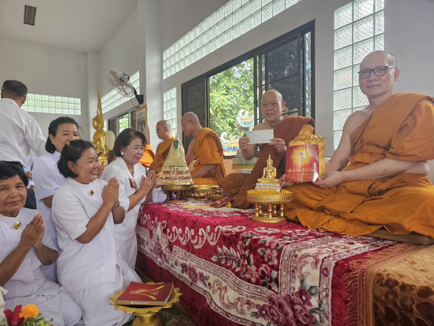 ภาพร่วมพิธีกรรมที่พักสงฆ์ภูไผ่