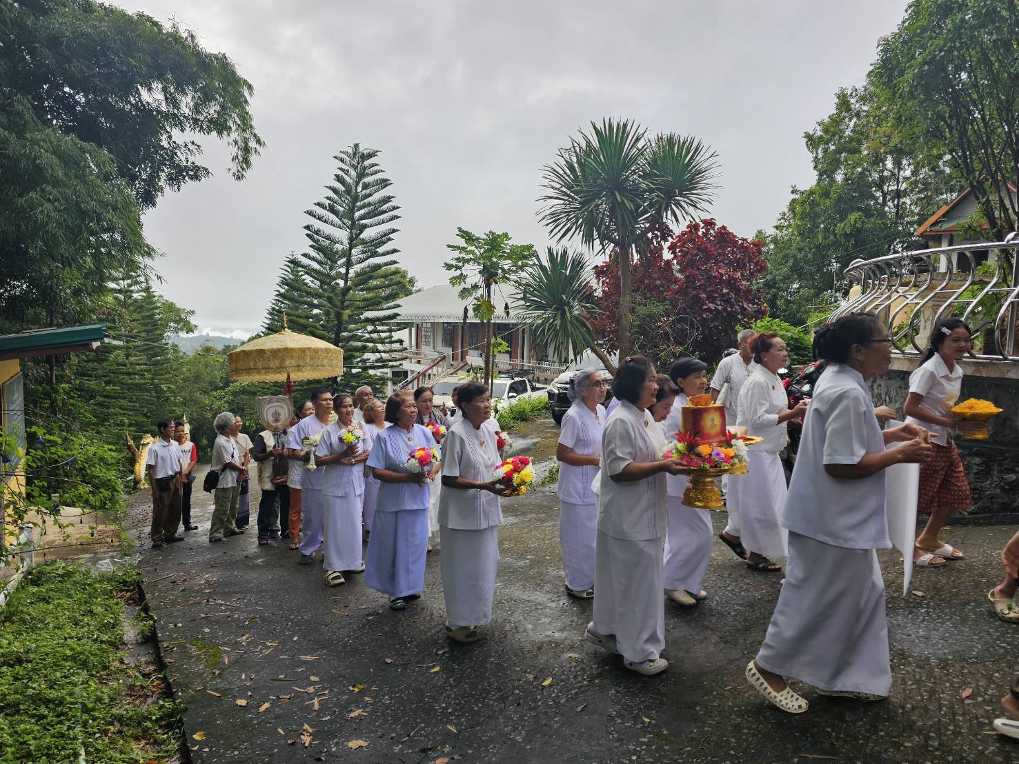 ภาพร่วมพิธีกรรมที่พักสงฆ์ภูไผ่