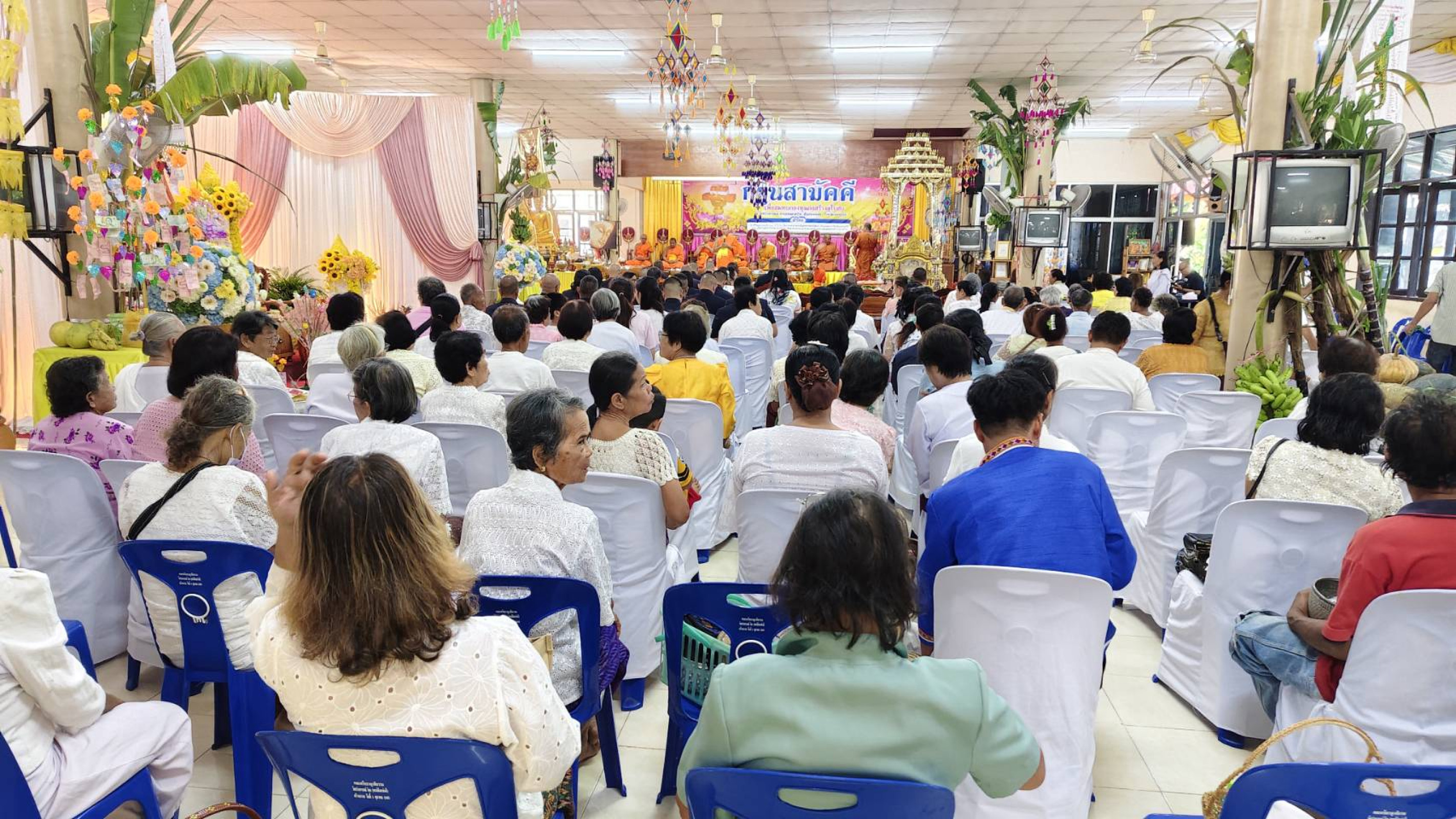 ภาพร่วมพิธีกรรมวัดสว่างอารมณ์