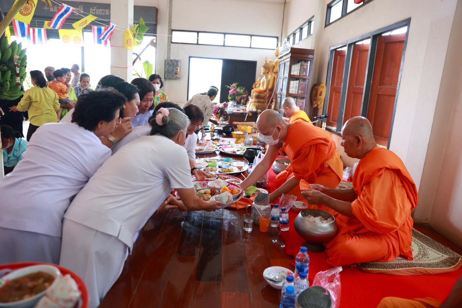 ภาพร่วมพิธีกรรมวัดท่าใน