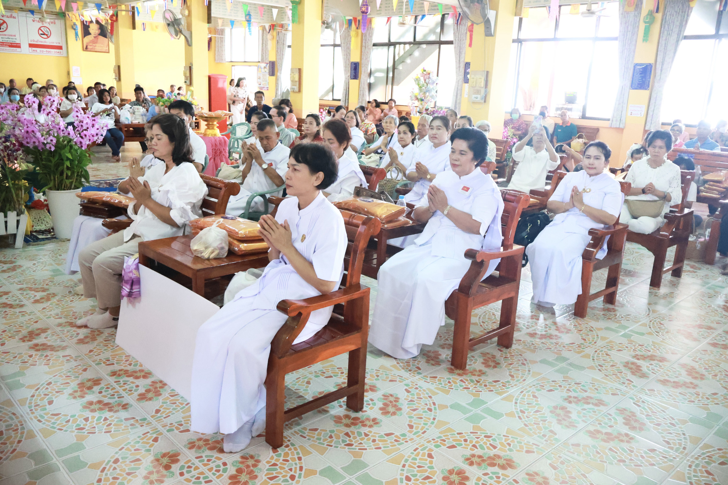 ภาพร่วมพิธีกรรมวัดนราภิรมย์