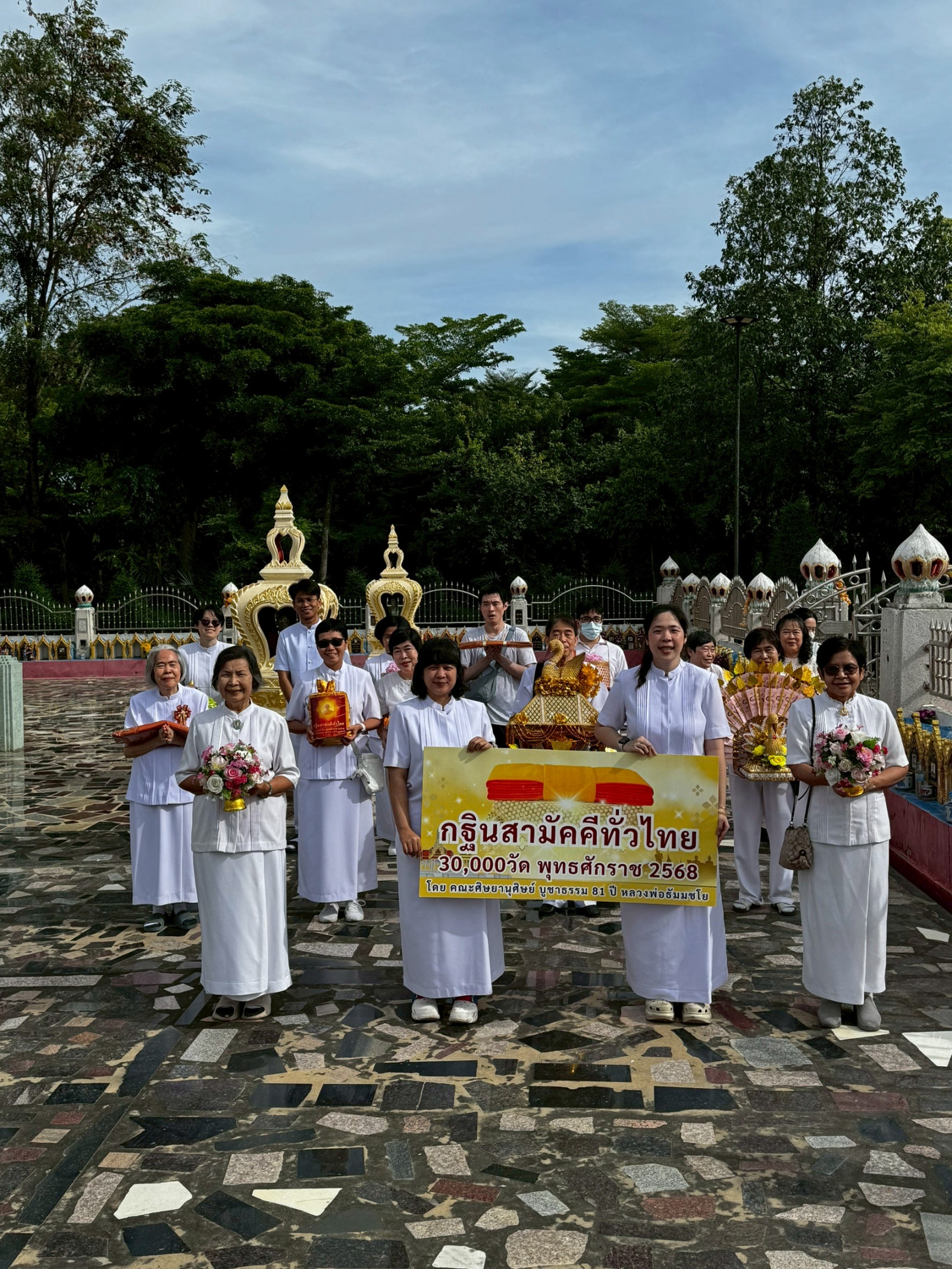 ภาพร่วมขบวนกฐินวัดบ่อตะกั่วพุทธาราม