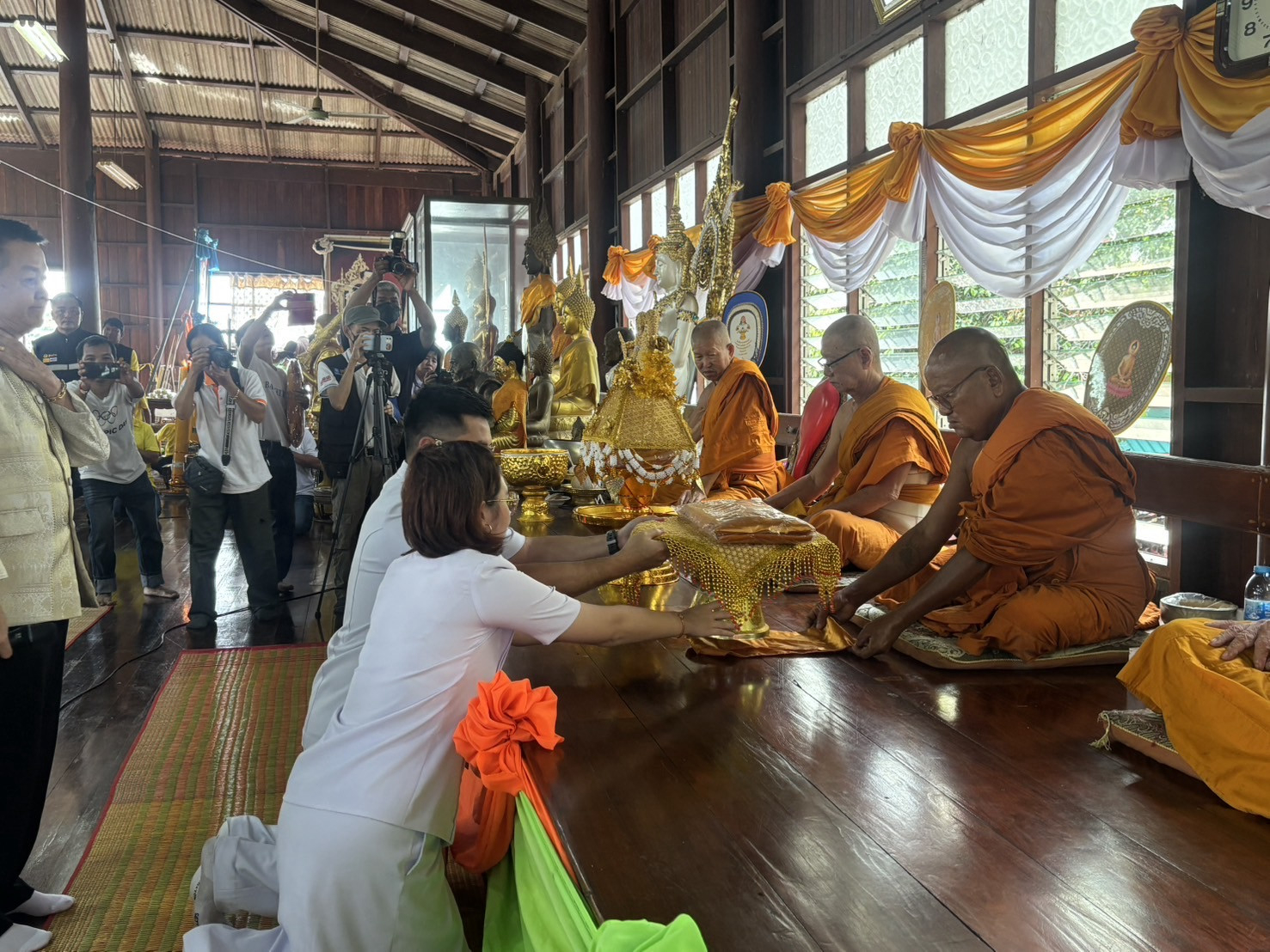 ภาพร่วมพิธีกรรมวัดราษฎร์ภิรมย์วราราม