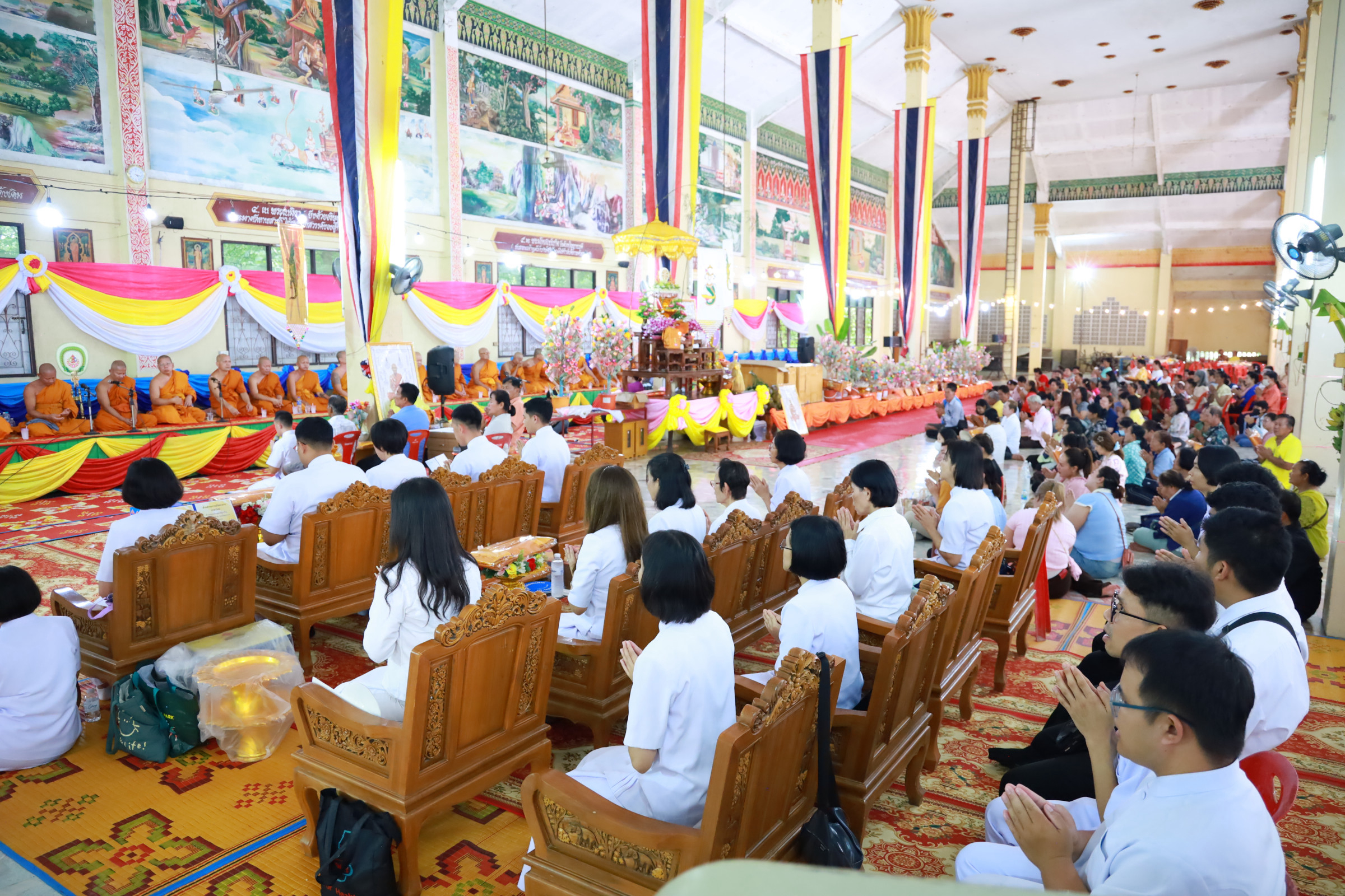 ภาพร่วมพิธีกรรมวัดกำแพงแสน