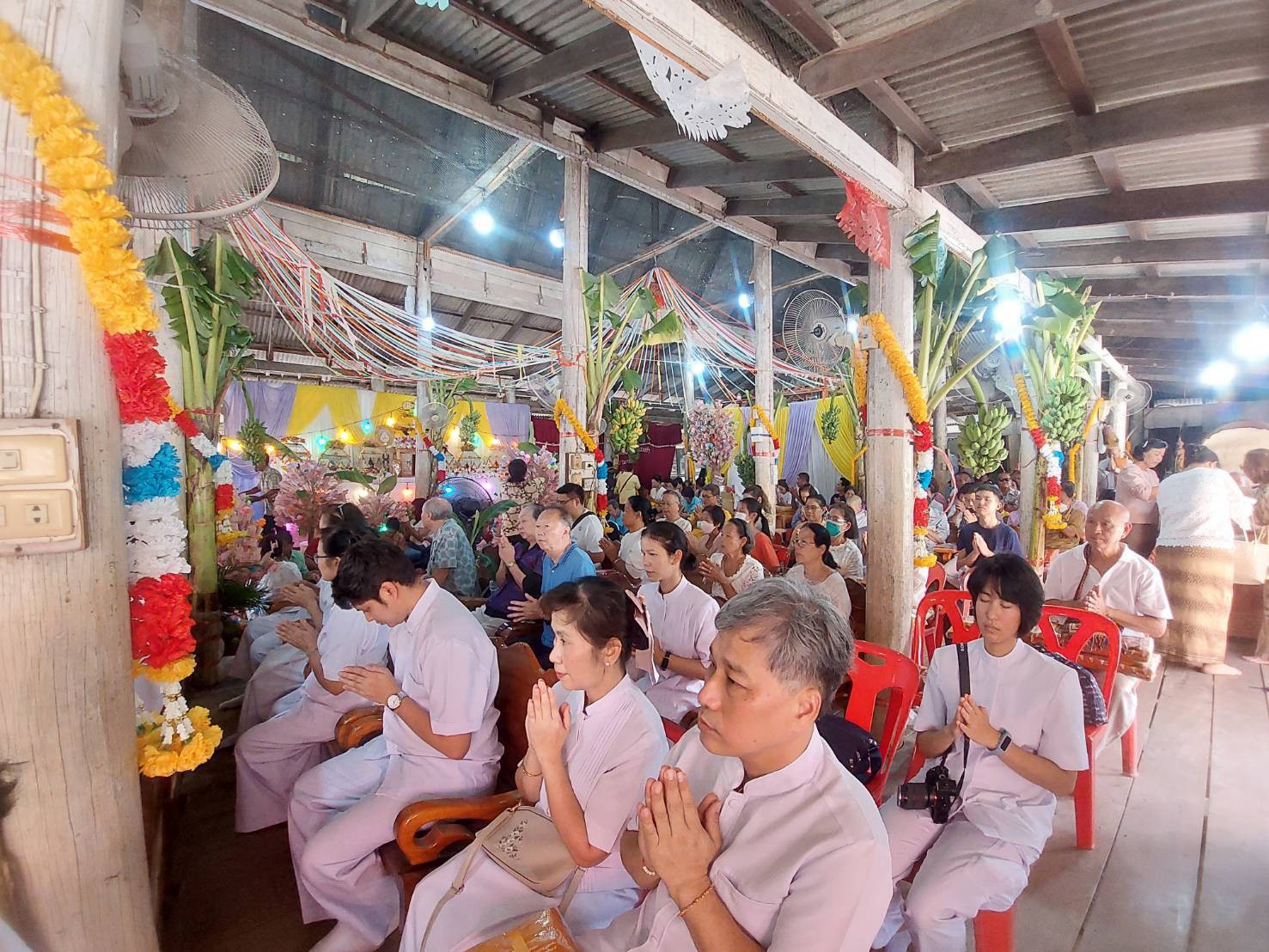 ภาพร่วมพิธีกรรมวัดสระพัง