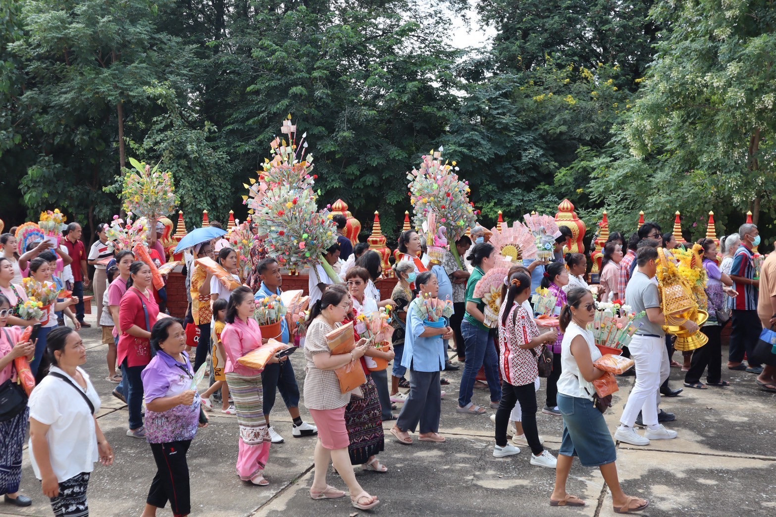 ภาพร่วมพิธีกรรมวัดนิยมธรรมวราราม
