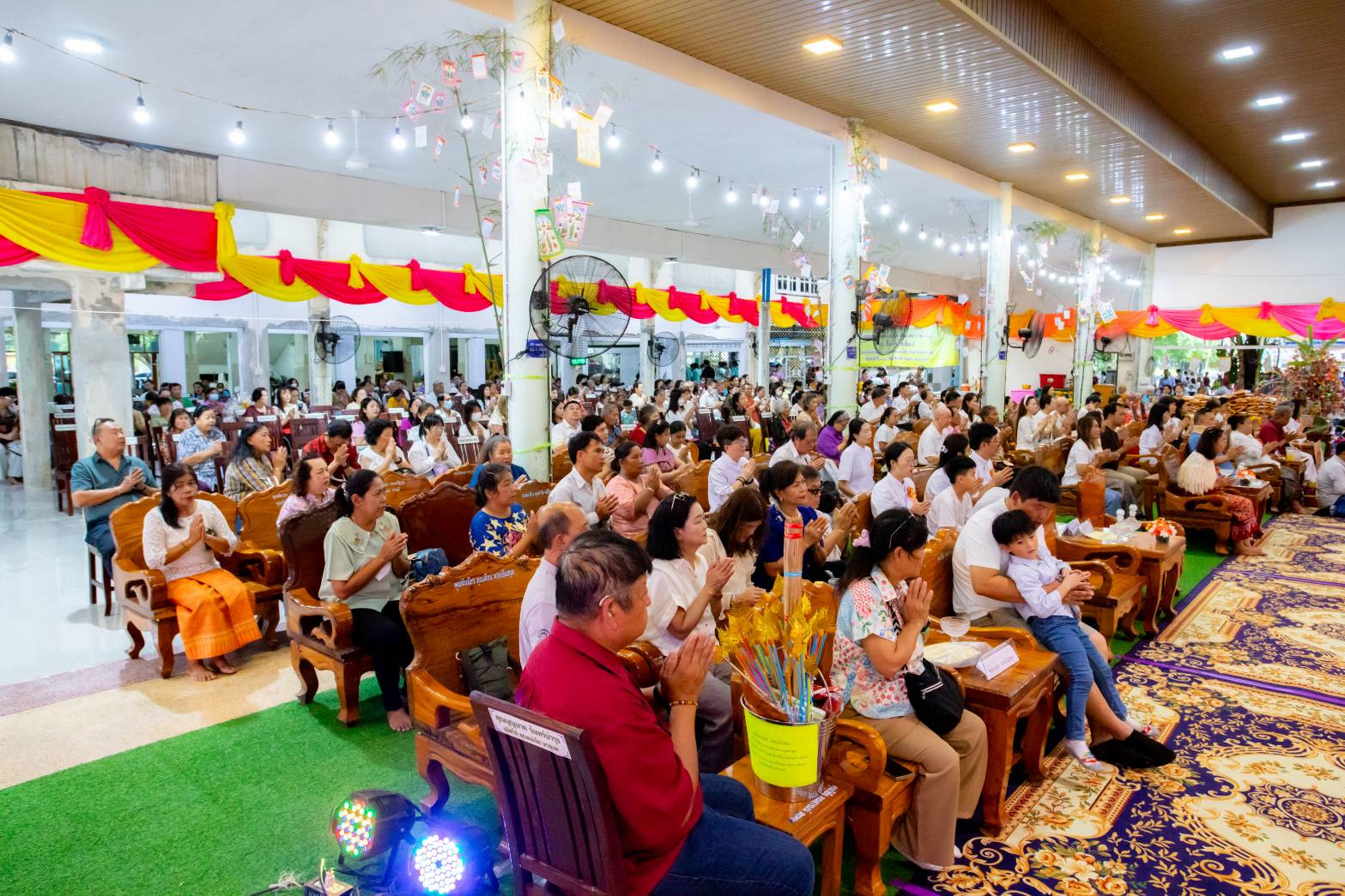 ภาพร่วมพิธีกรรมวัดวังน้ำเขียว