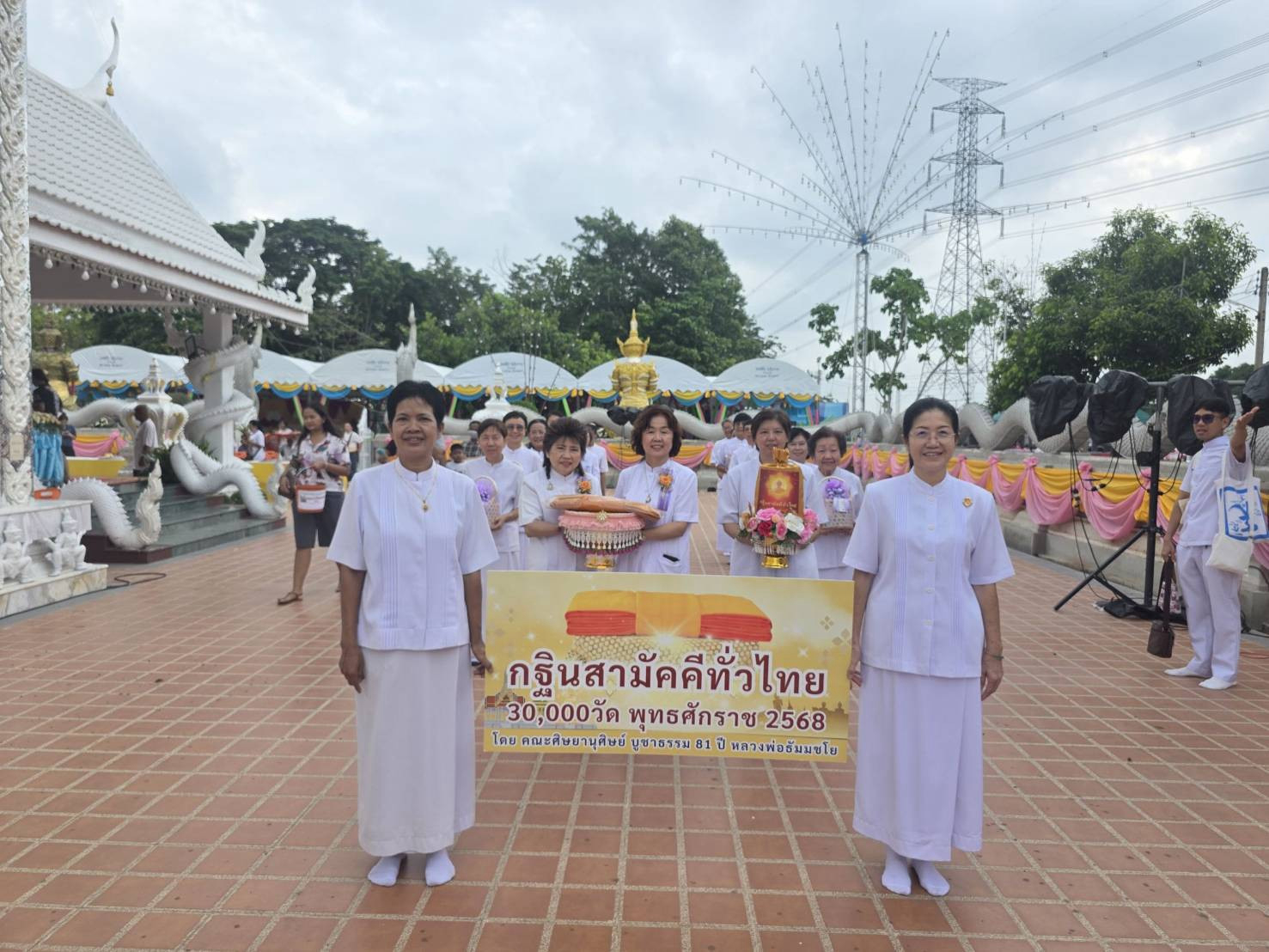 ภาพร่วมขบวนกฐินวัดสองห้อง