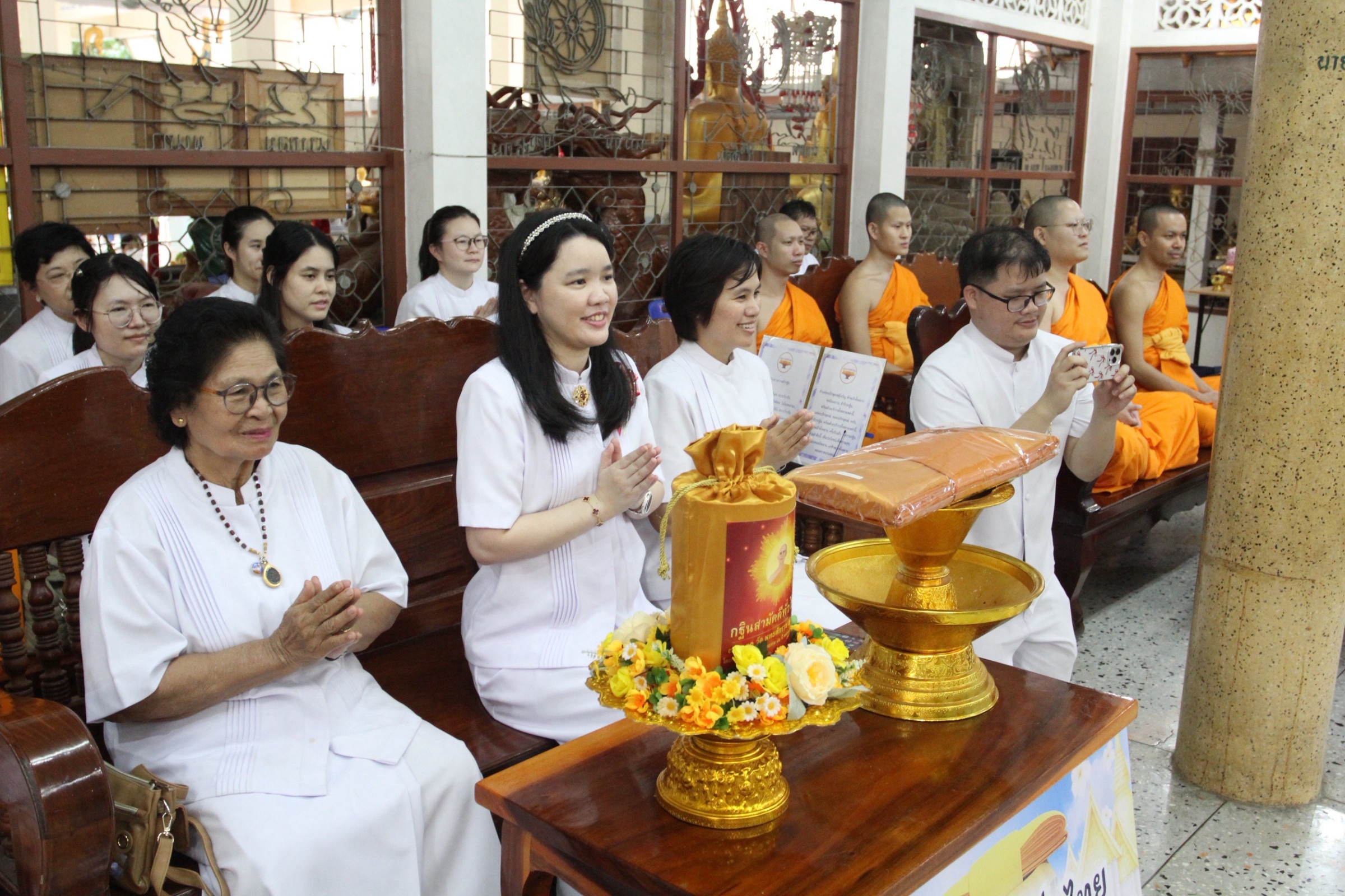 ภาพร่วมพิธีกรรมวัดหนองงูเหลือม
