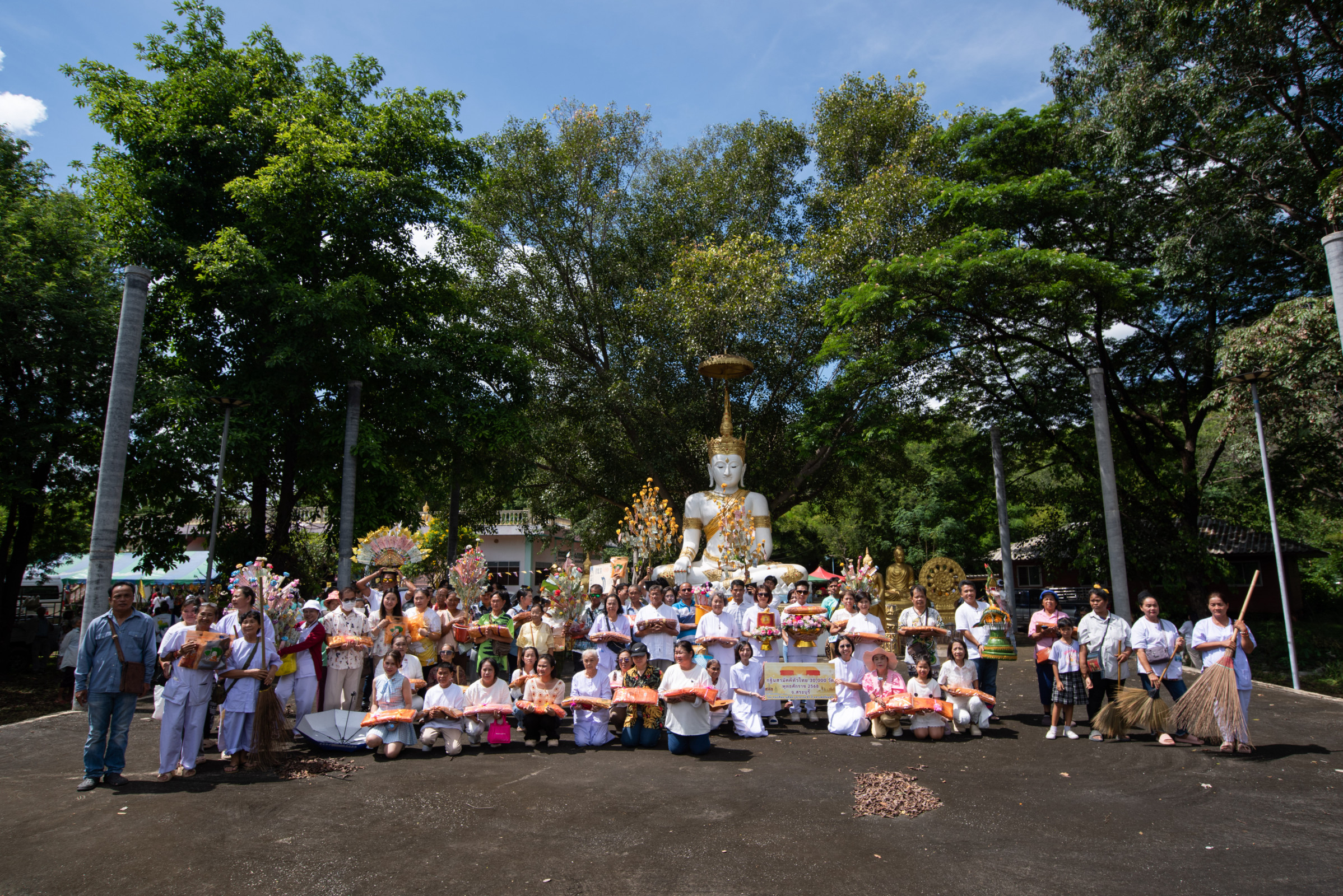 ภาพร่วมพิธีกรรมวัดถ้ำธรรมโอสถ