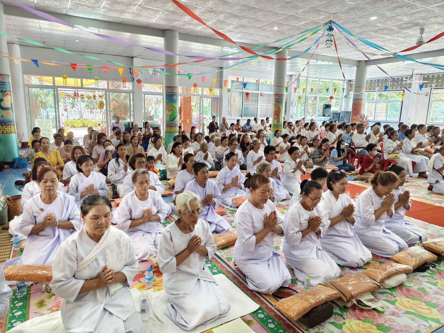 ภาพร่วมพิธีกรรมวัดนาพ่อสอง