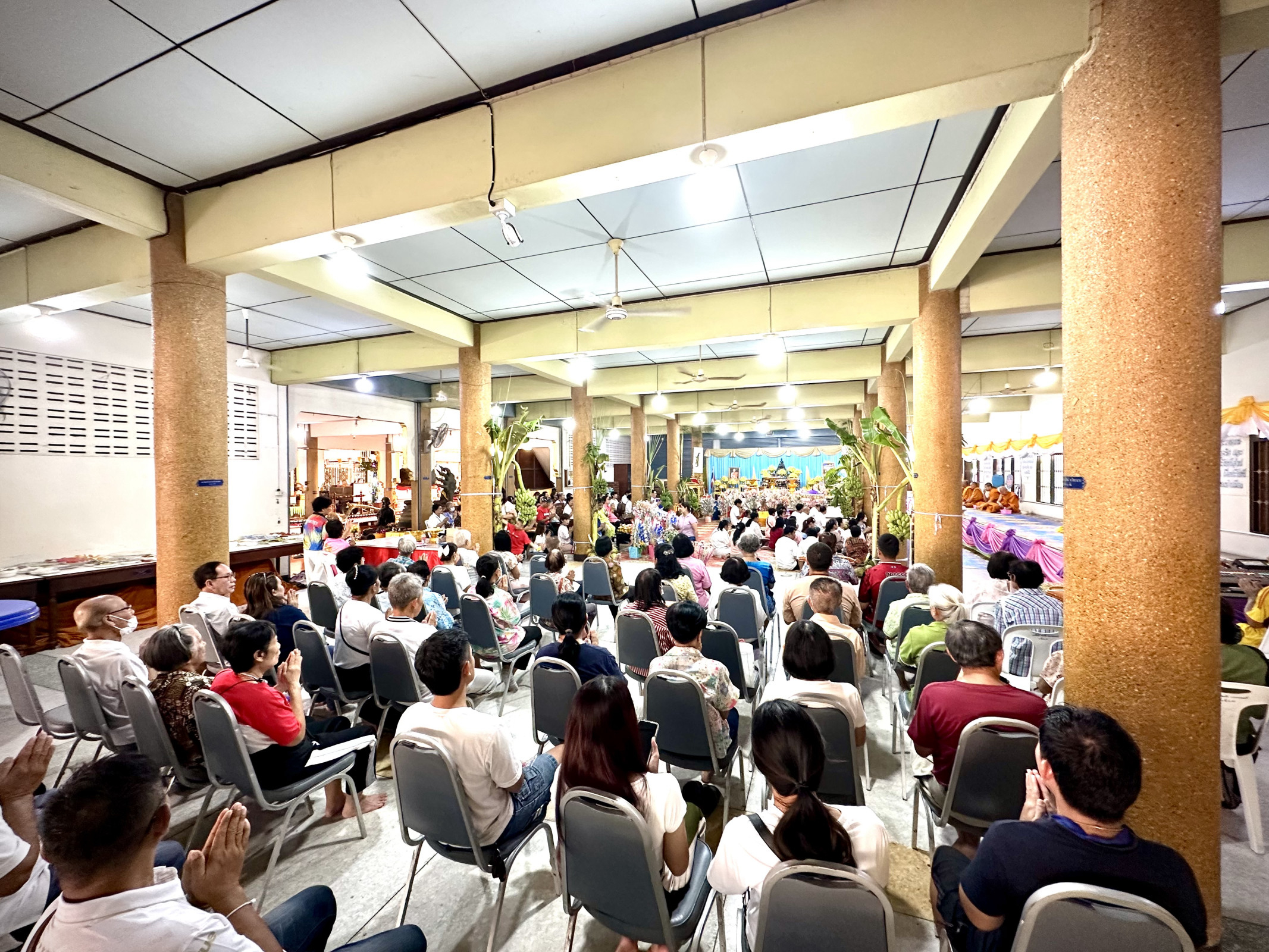 ภาพร่วมพิธีกรรมวัดกลางคูเวียง