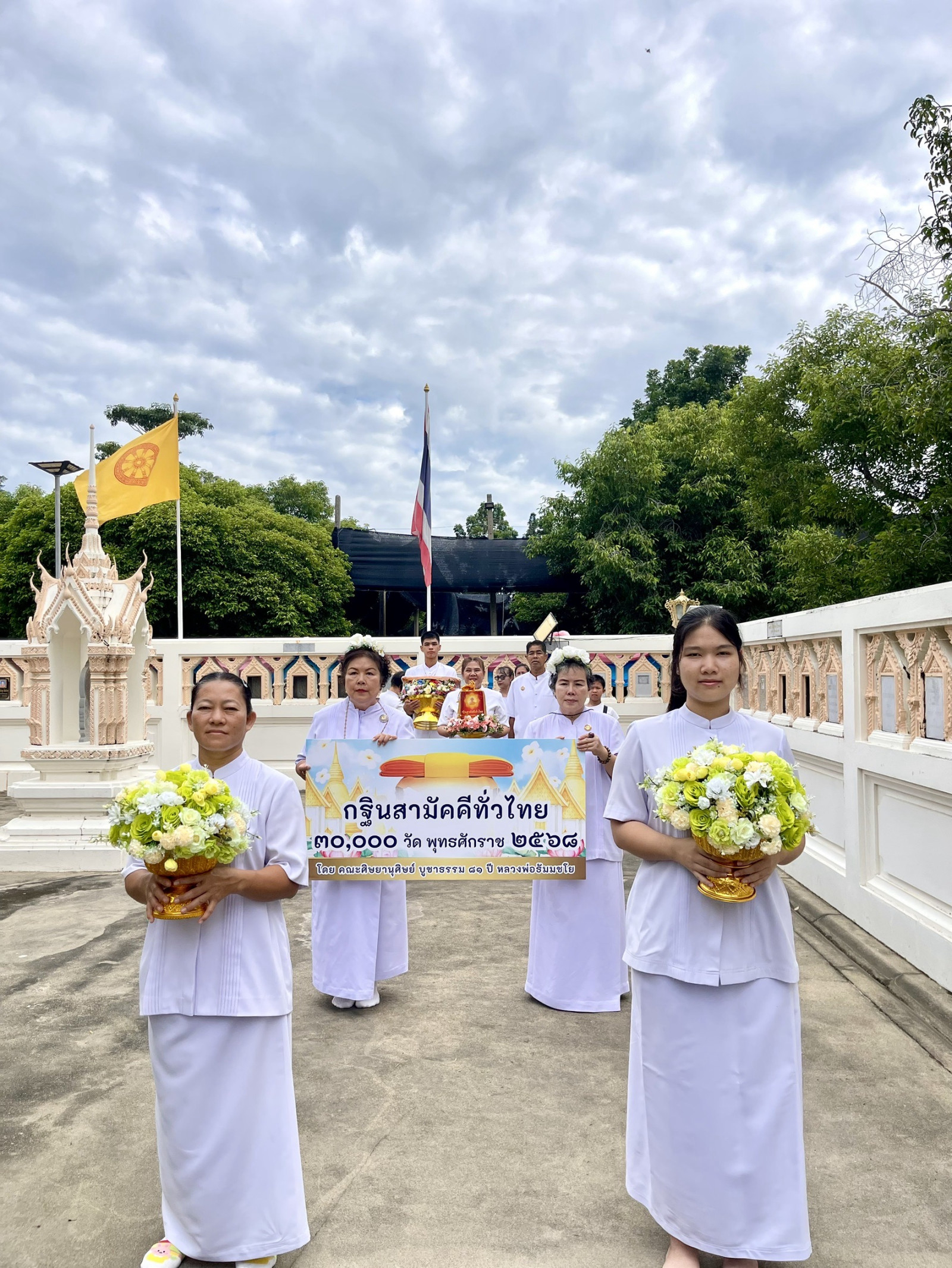 ภาพร่วมขบวนกฐินวัดเดชานุสรณ์