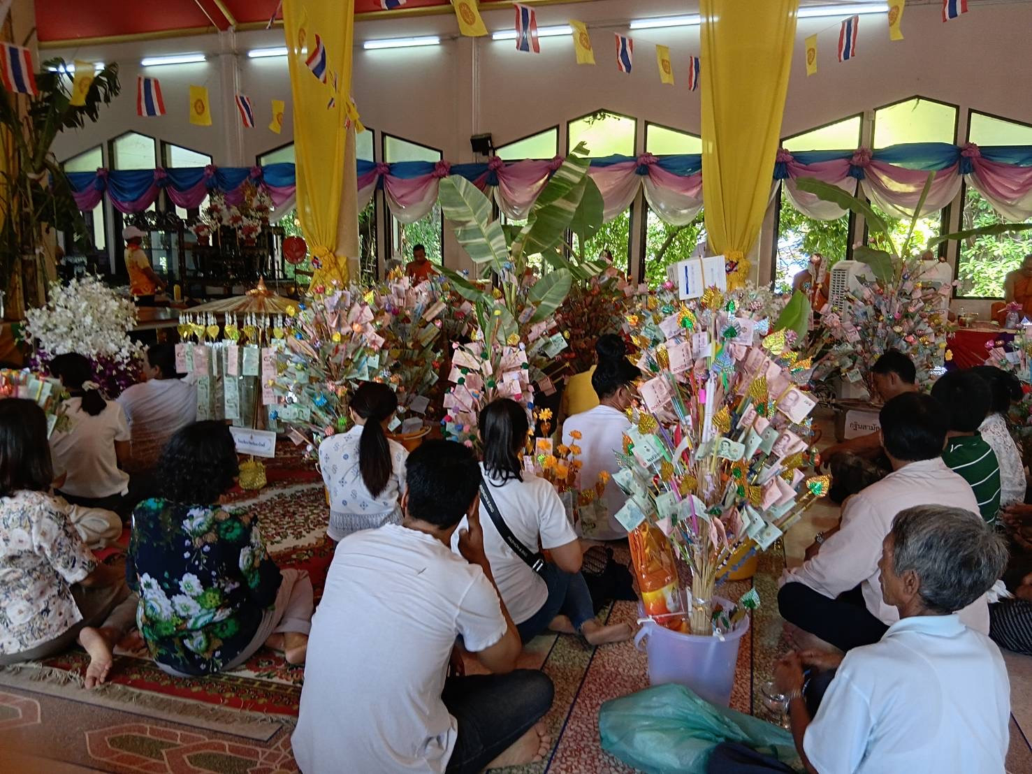 ภาพร่วมพิธีกรรมวัดศรีมหาโพธิ์