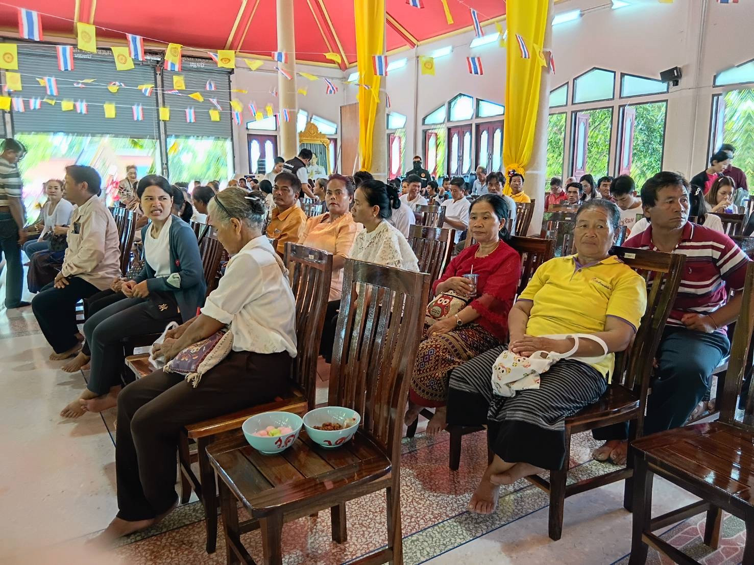 ภาพร่วมพิธีกรรมวัดศรีมหาโพธิ์