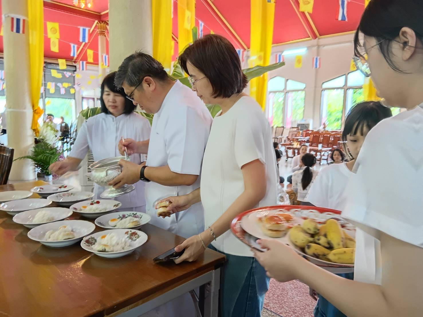 ภาพร่วมพิธีกรรมวัดศรีมหาโพธิ์