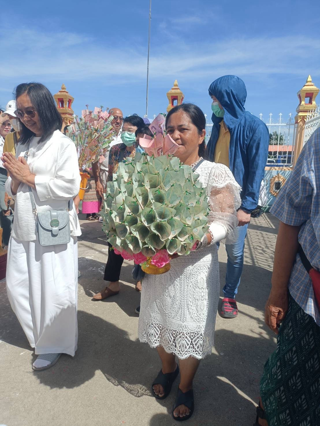 ภาพร่วมพิธีกรรมวัดลานตากฟ้า