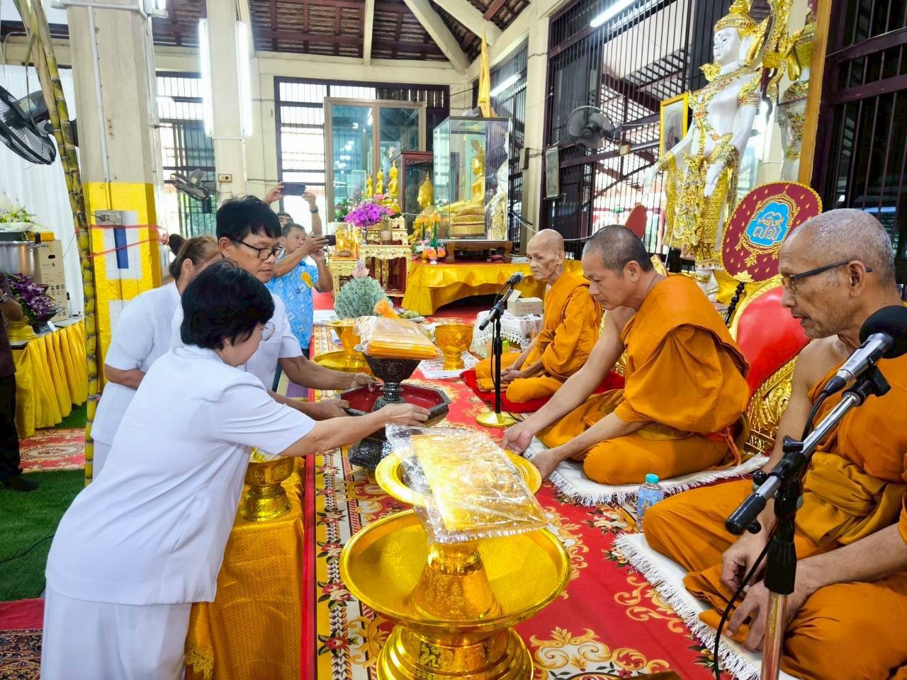 ภาพร่วมพิธีกรรมวัดลานตากฟ้า