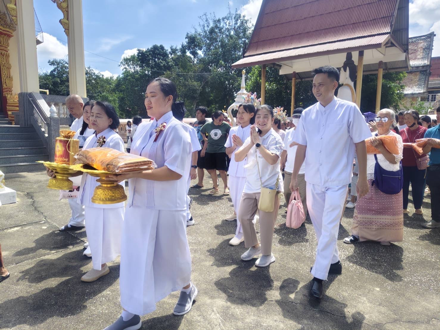 ภาพร่วมขบวนกฐินวัดหว้าเอน