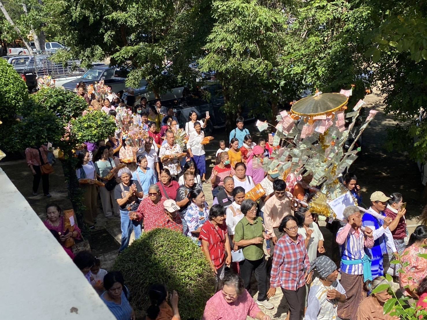 ภาพร่วมพิธีกรรมวัดลำลูกบัว