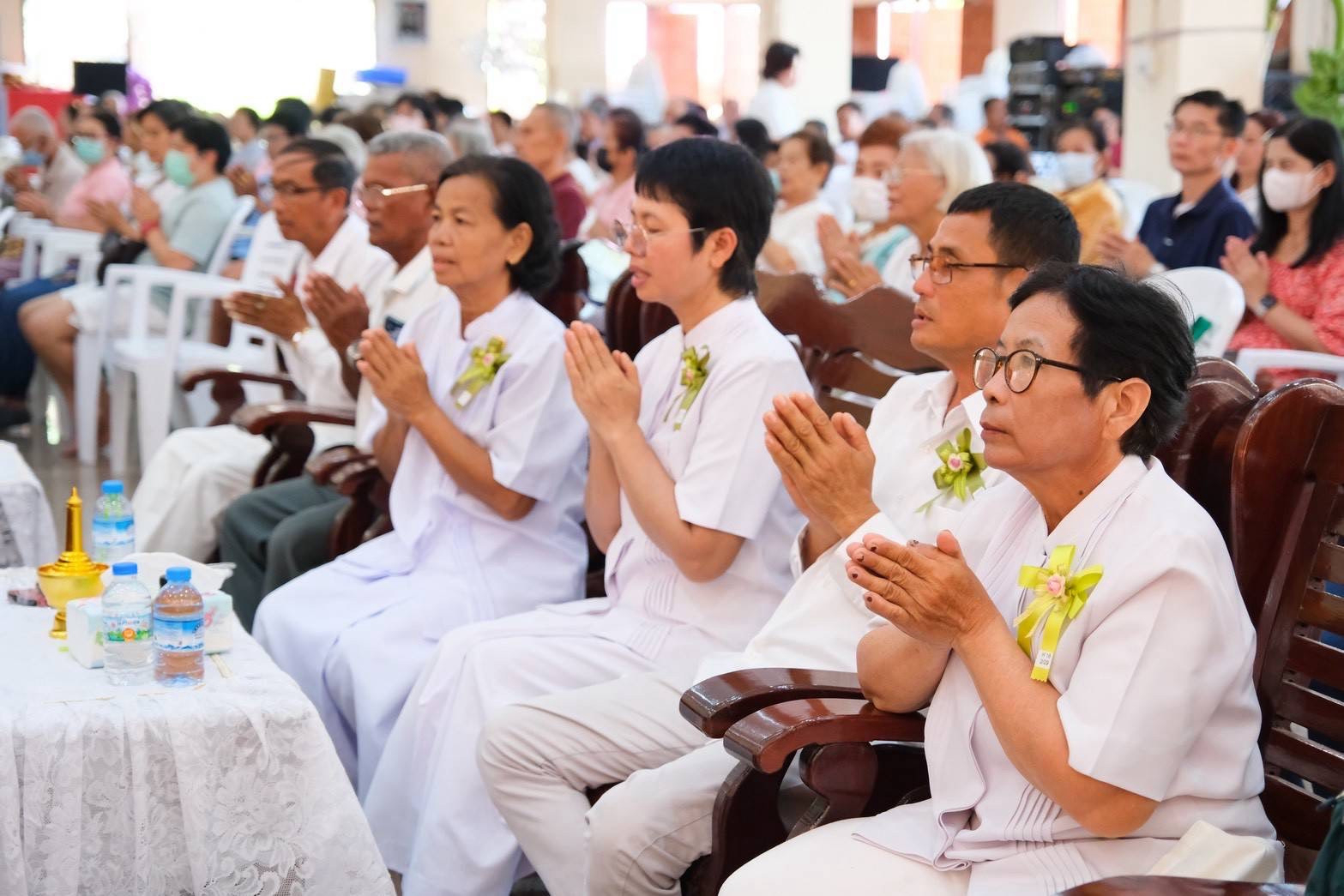 ภาพร่วมพิธีกรรมวัดทุ่งน้อย