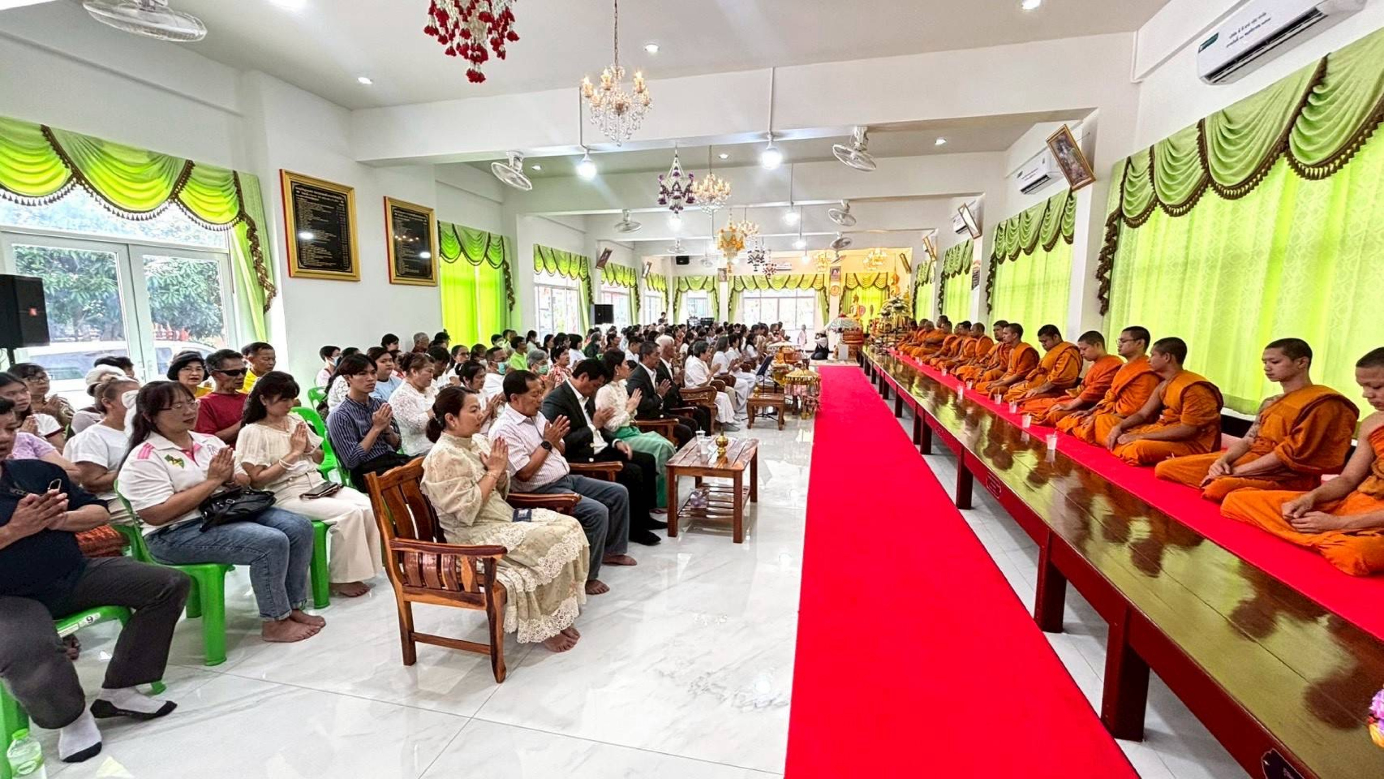 ภาพร่วมพิธีกรรมวัดสาลวัน